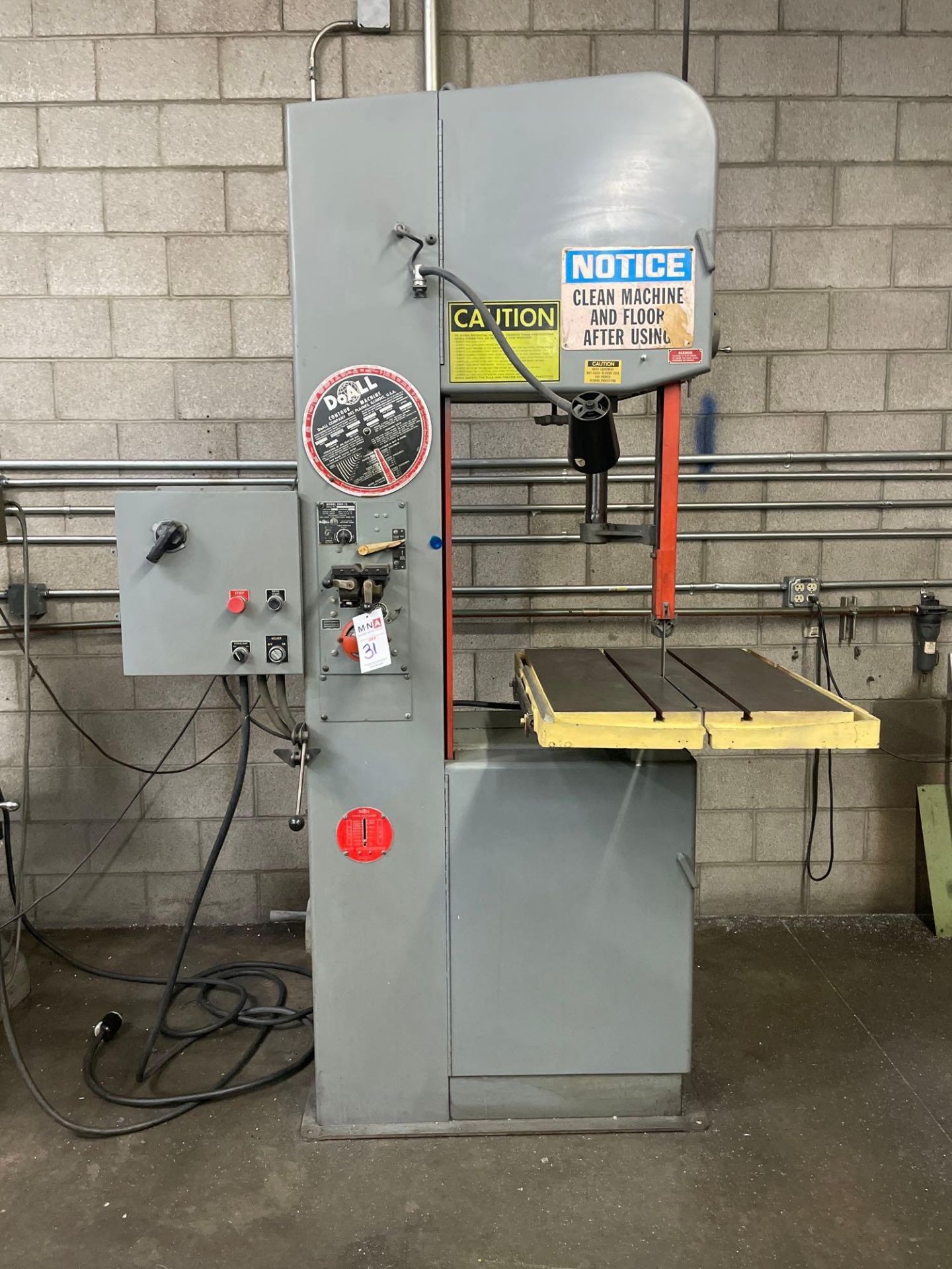 DoAll DBW Vertical Bandsaw, 24" x 30.5" Table, s/n 290-766786