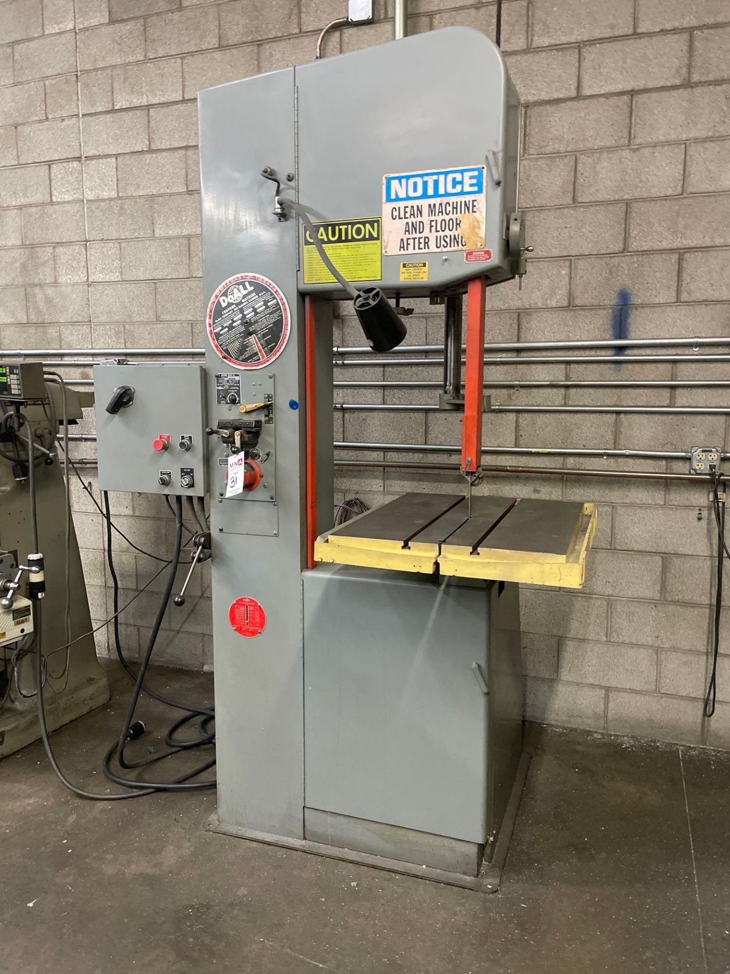 DoAll DBW Vertical Bandsaw, 24" x 30.5" Table, s/n 290-766786 - Image 2 of 6
