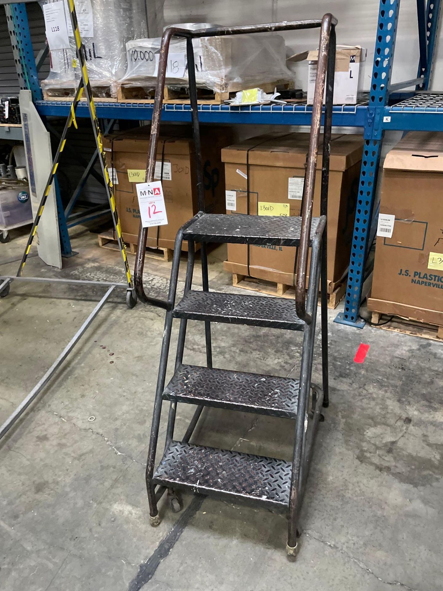 4 Step Rolling Warehouse Ladder - Image 5 of 5