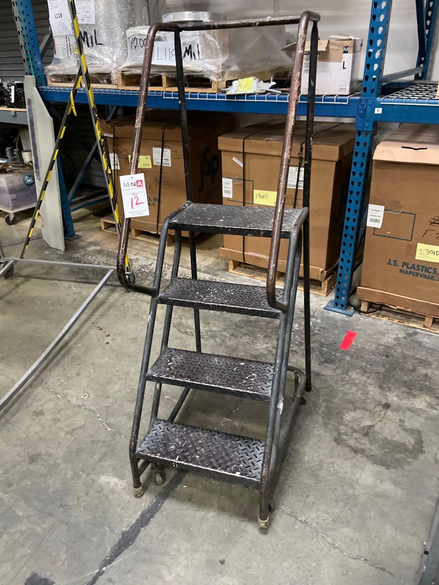 4 Step Rolling Warehouse Ladder - Image 2 of 5