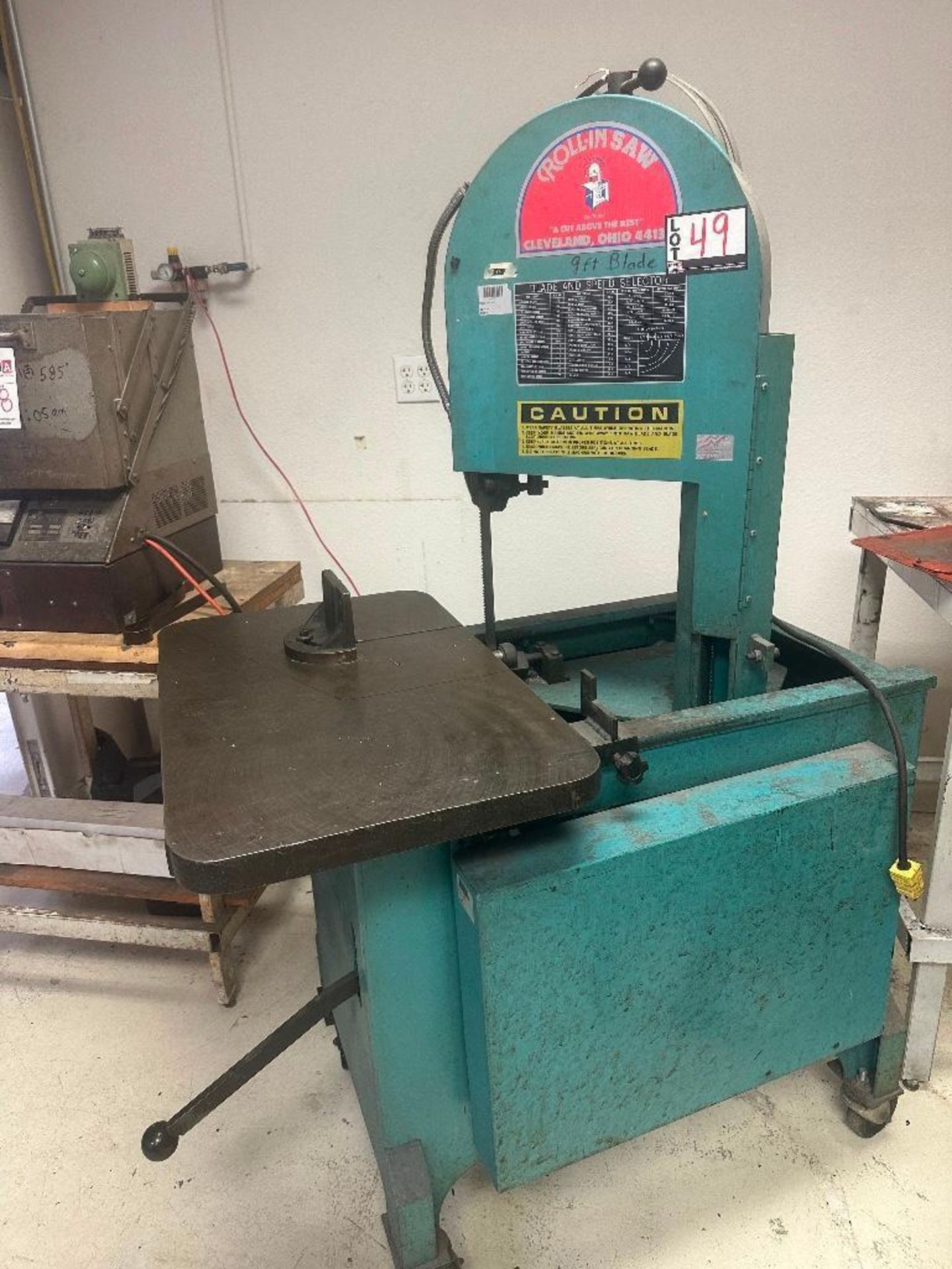 Roll In Vertical Band Saw with 9' Blade and 30"x18.5" Table - Image 3 of 9