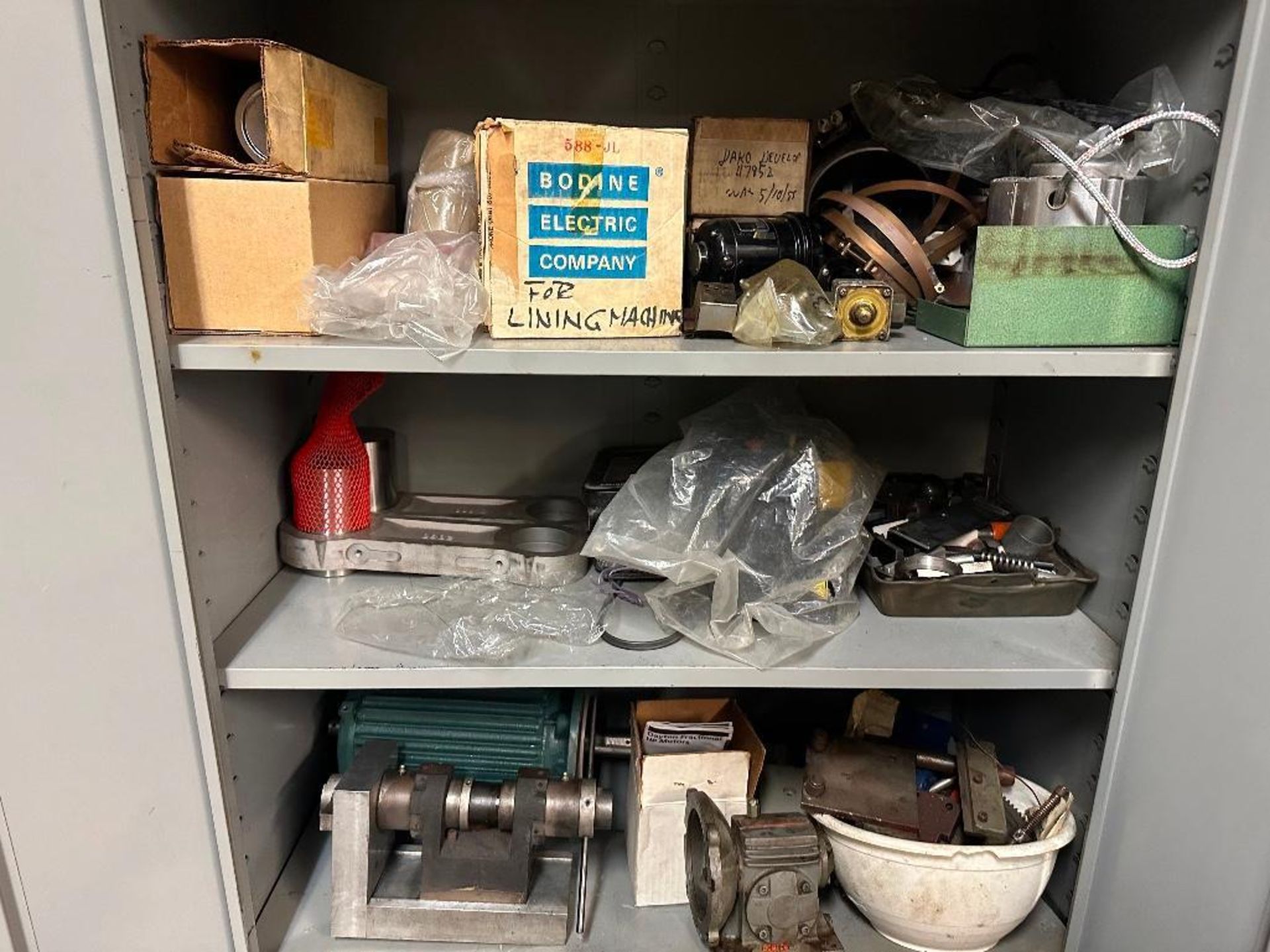 Room Content: Assorted Tools, Hardware, Cabinets, Shelves, Organizers and Misc. Items - Image 14 of 23