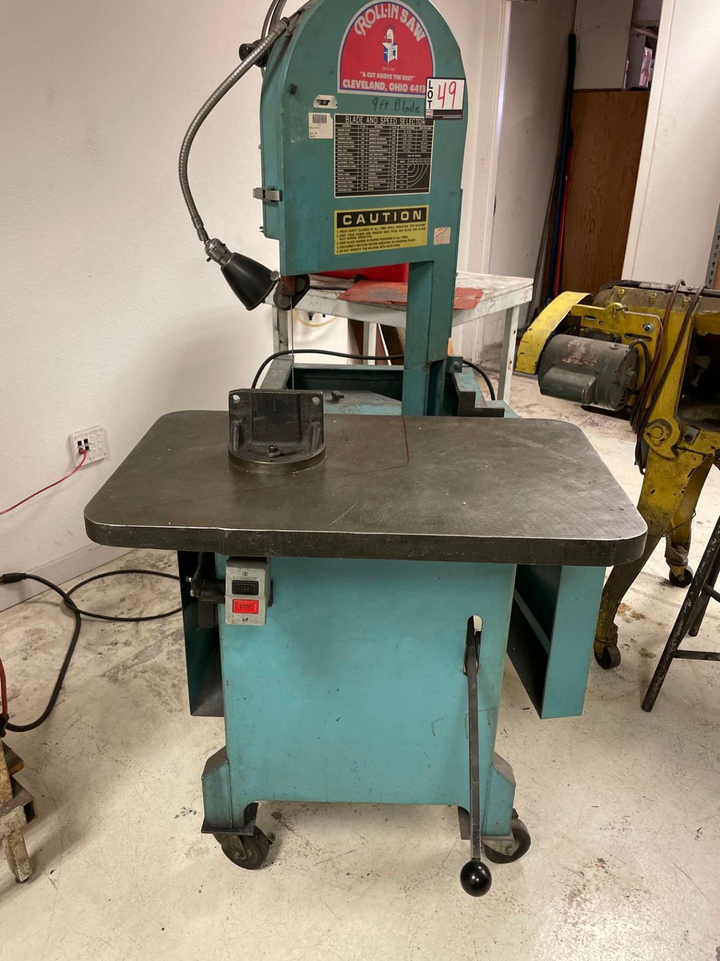 Roll In Vertical Band Saw with 9' Blade and 30"x18.5" Table - Image 7 of 9