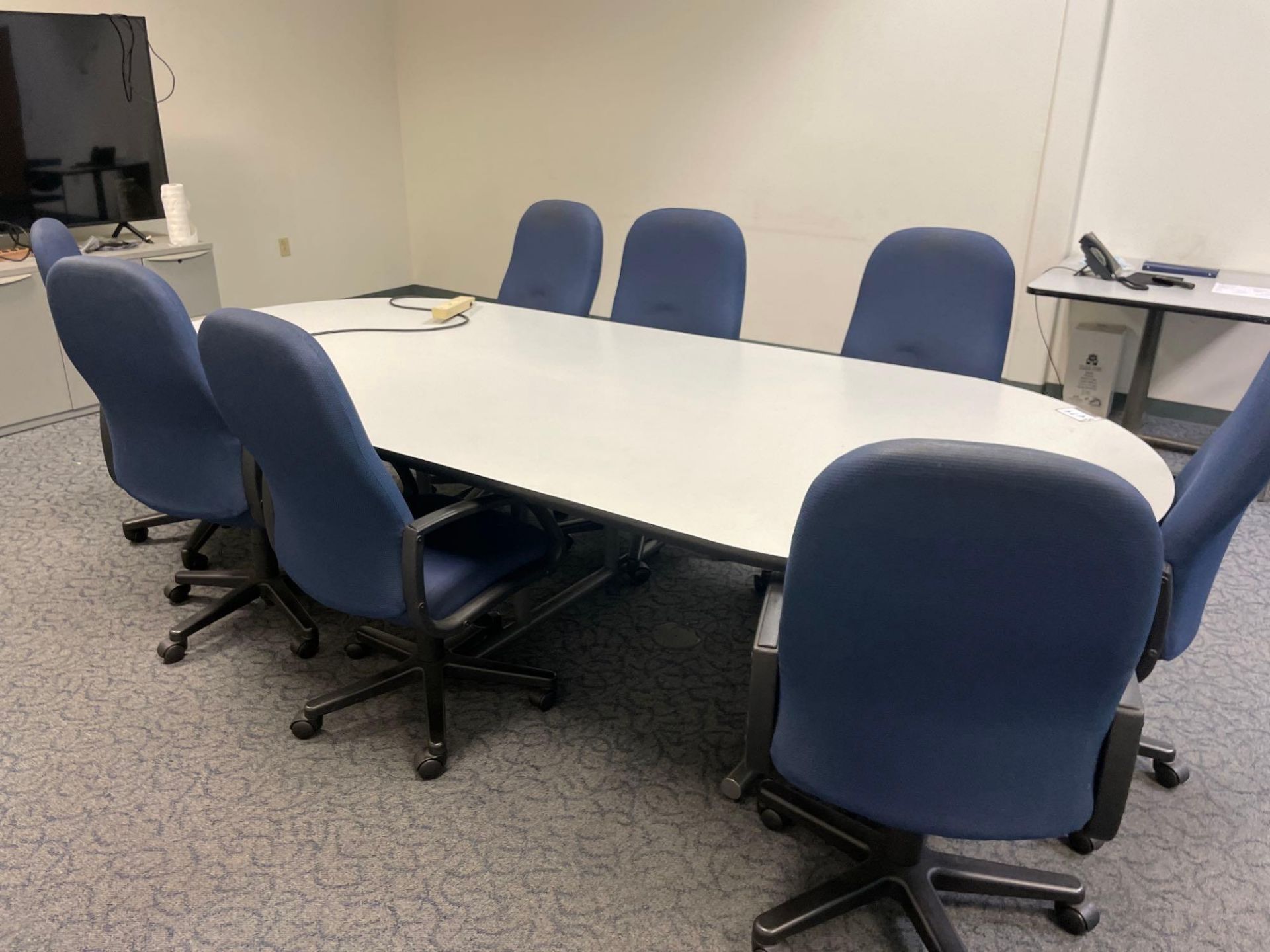 Conference Table with 8 Chairs - Image 4 of 5