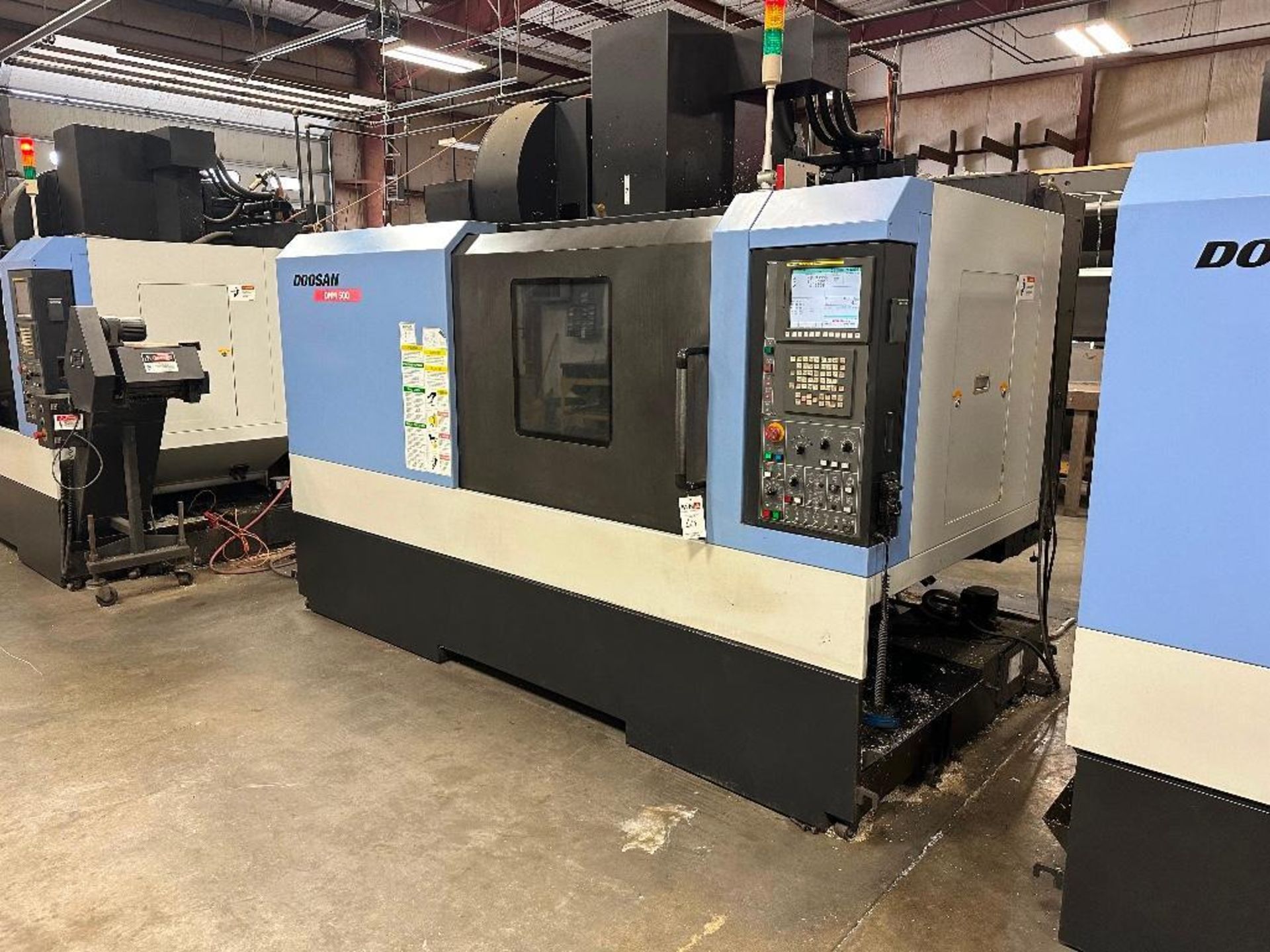 Doosan DNM500, Doosan Fanuc i Control, 40" x 21" x 20" Trvls., 30 ATC, 8K RPM, BT-40, New 2011 - Image 3 of 14