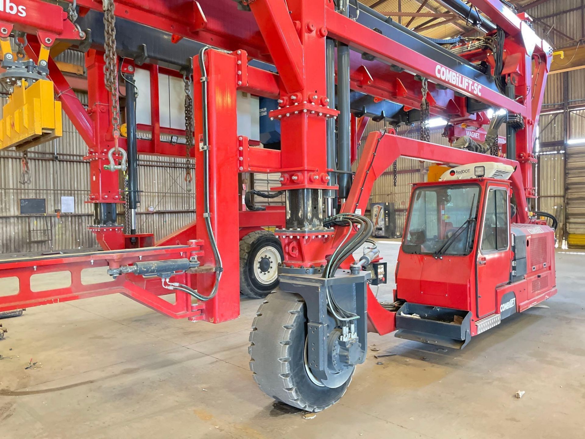 COMBiLiFT SC3TA-MAG Telescoping Straddle Carrier, 77,000 lbs. Capacity, 2 x 30,000 lbs. lift - Image 8 of 17