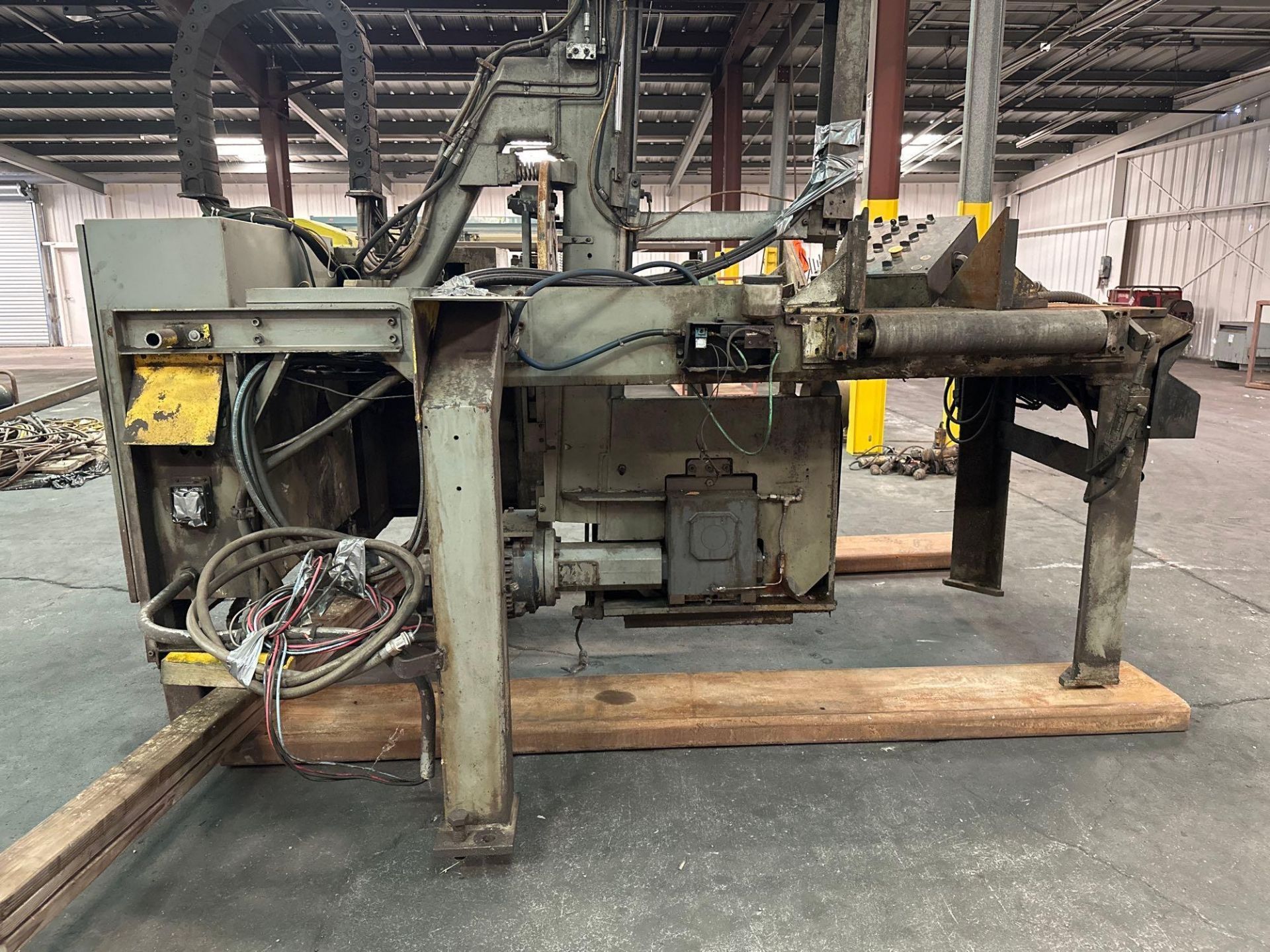 Marvel Series 2150A-PC60 Tilt Frame Vertical Band Saw, 2’ x 7’ Conveyor *Located in Redlands, CA* - Image 6 of 25