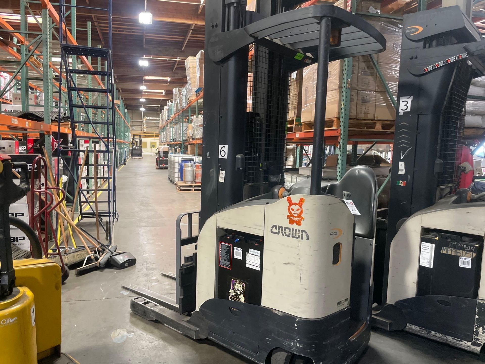 Crown 5700 Series Electric Stand Up Forklift, Deep Reach *Needs New Battery, No Charger* - Image 2 of 7