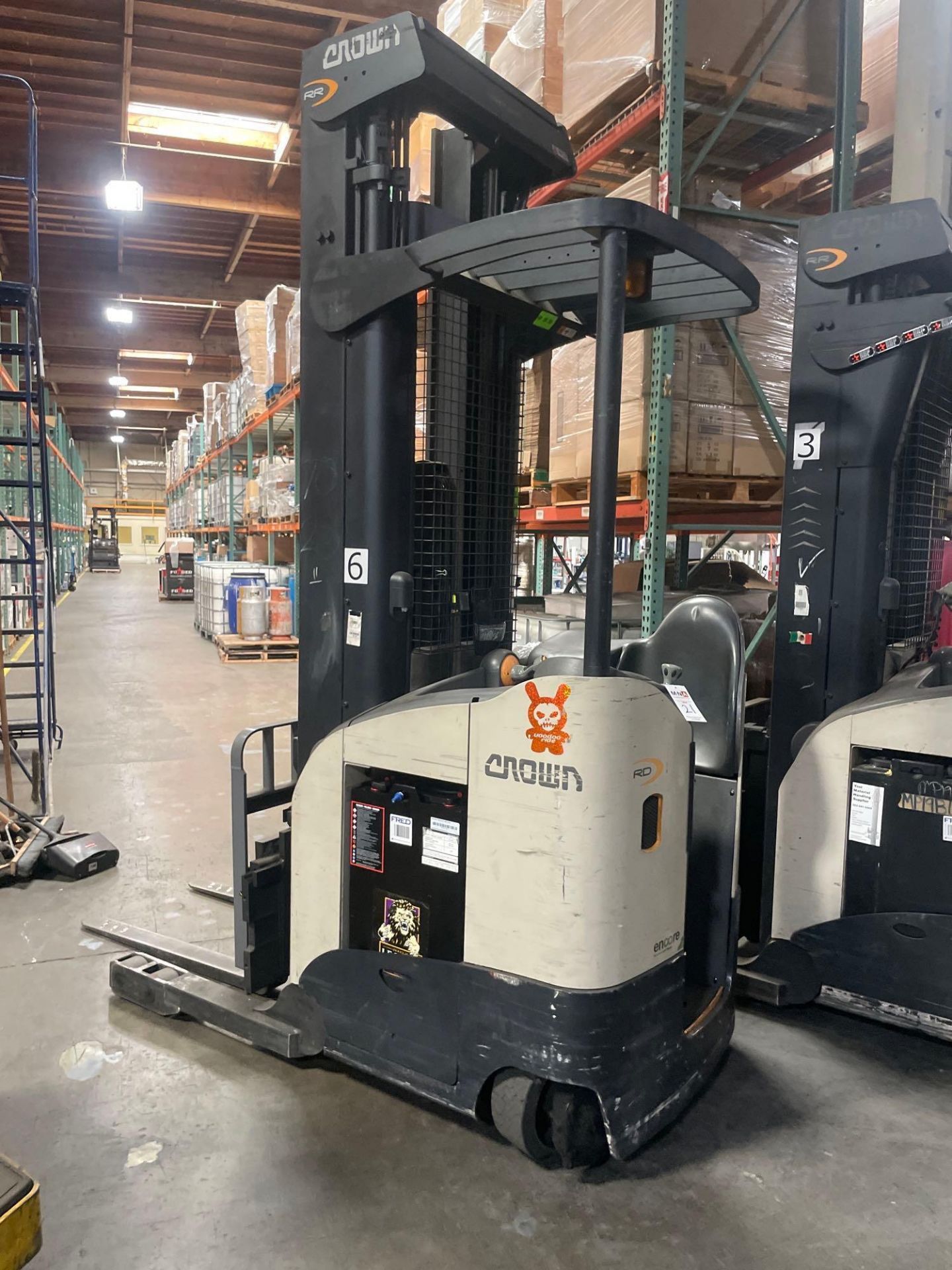 Crown 5700 Series Electric Stand Up Forklift, Deep Reach *Needs New Battery, No Charger*