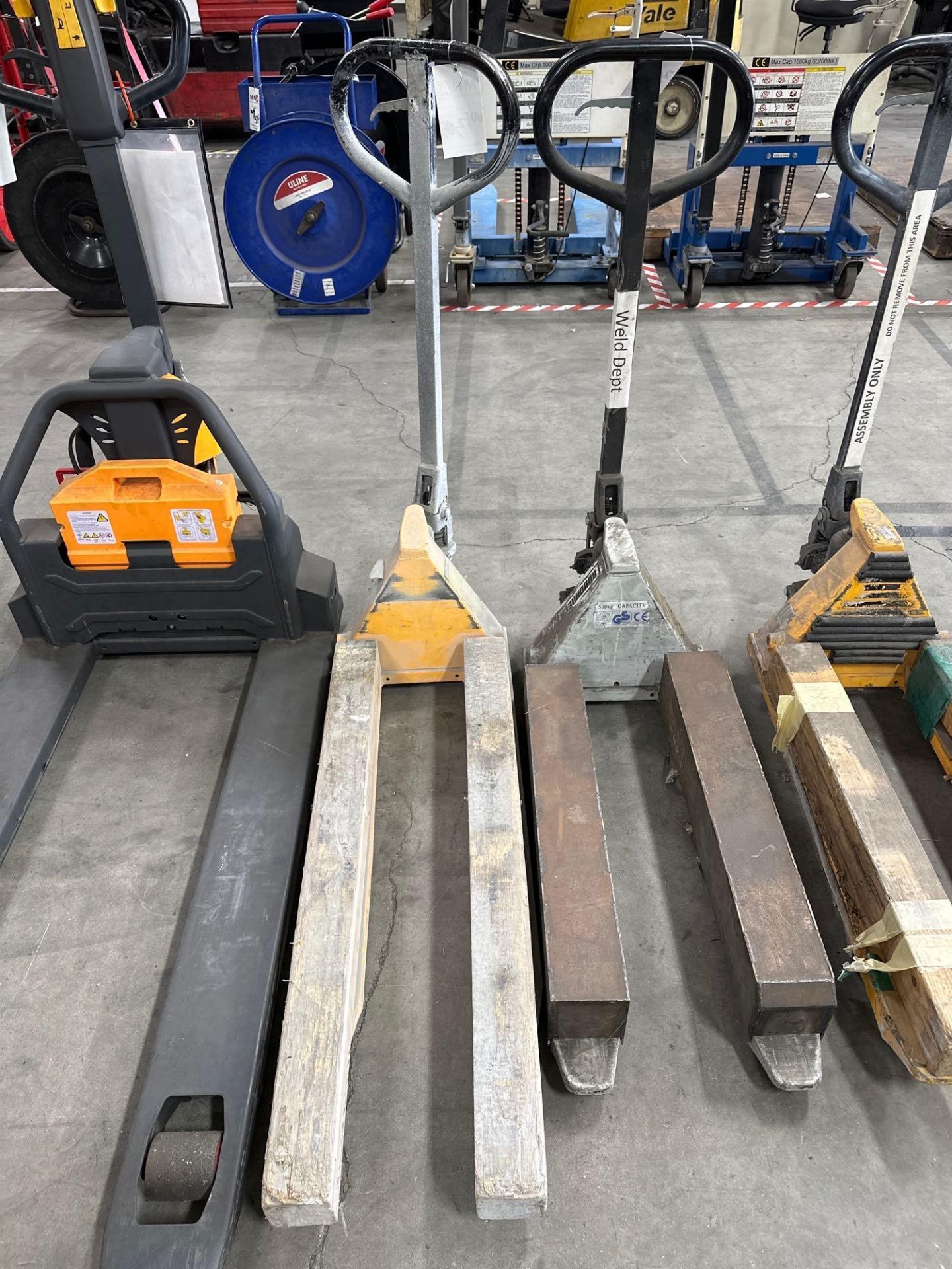 Roughneck and North Industries Tool Pallet Jacks - Image 2 of 3