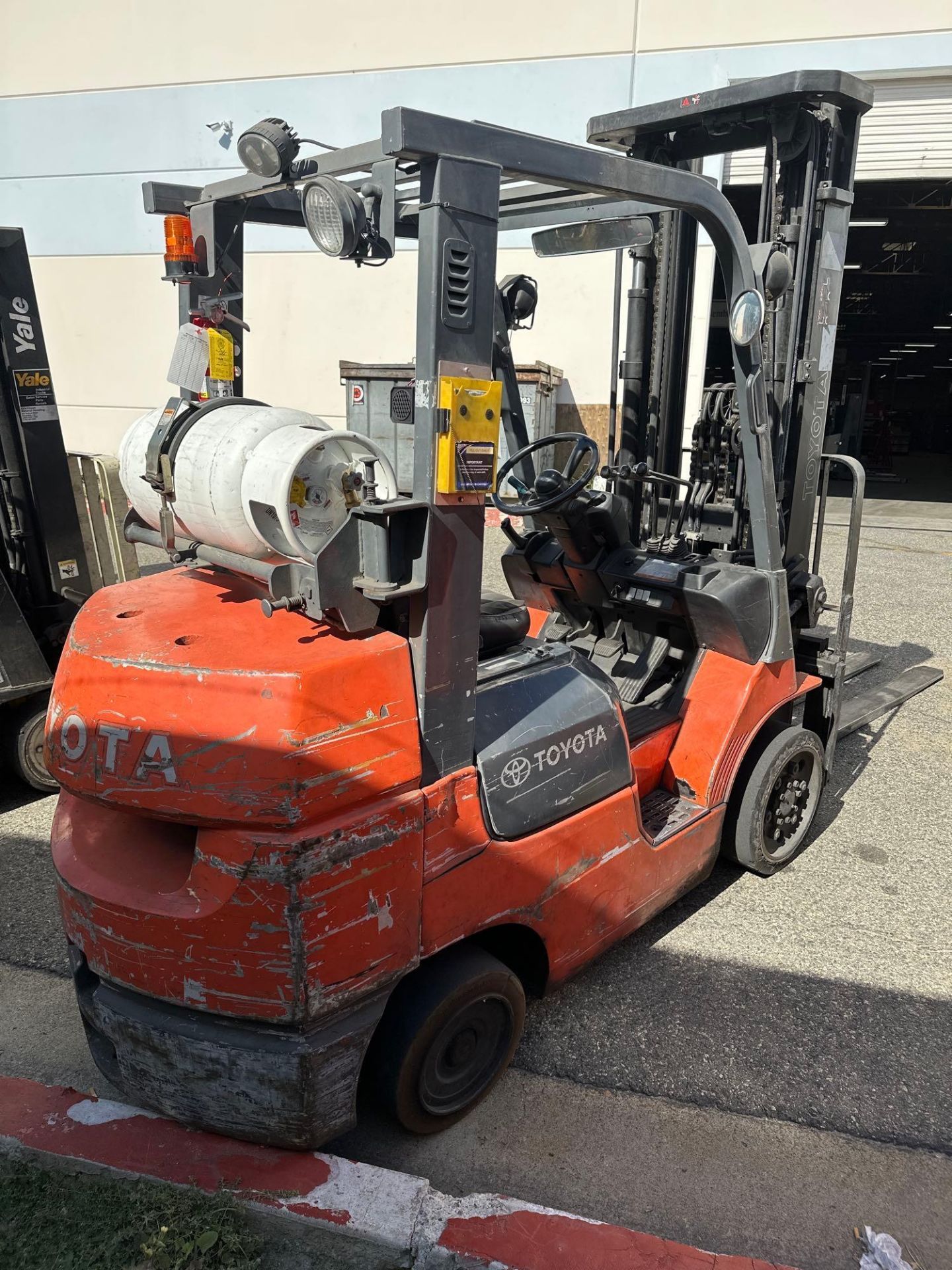 Toyota 7FGCU30 LPG Forklift, 5600 Lbs. Cap., s/n 61429 - Image 4 of 8