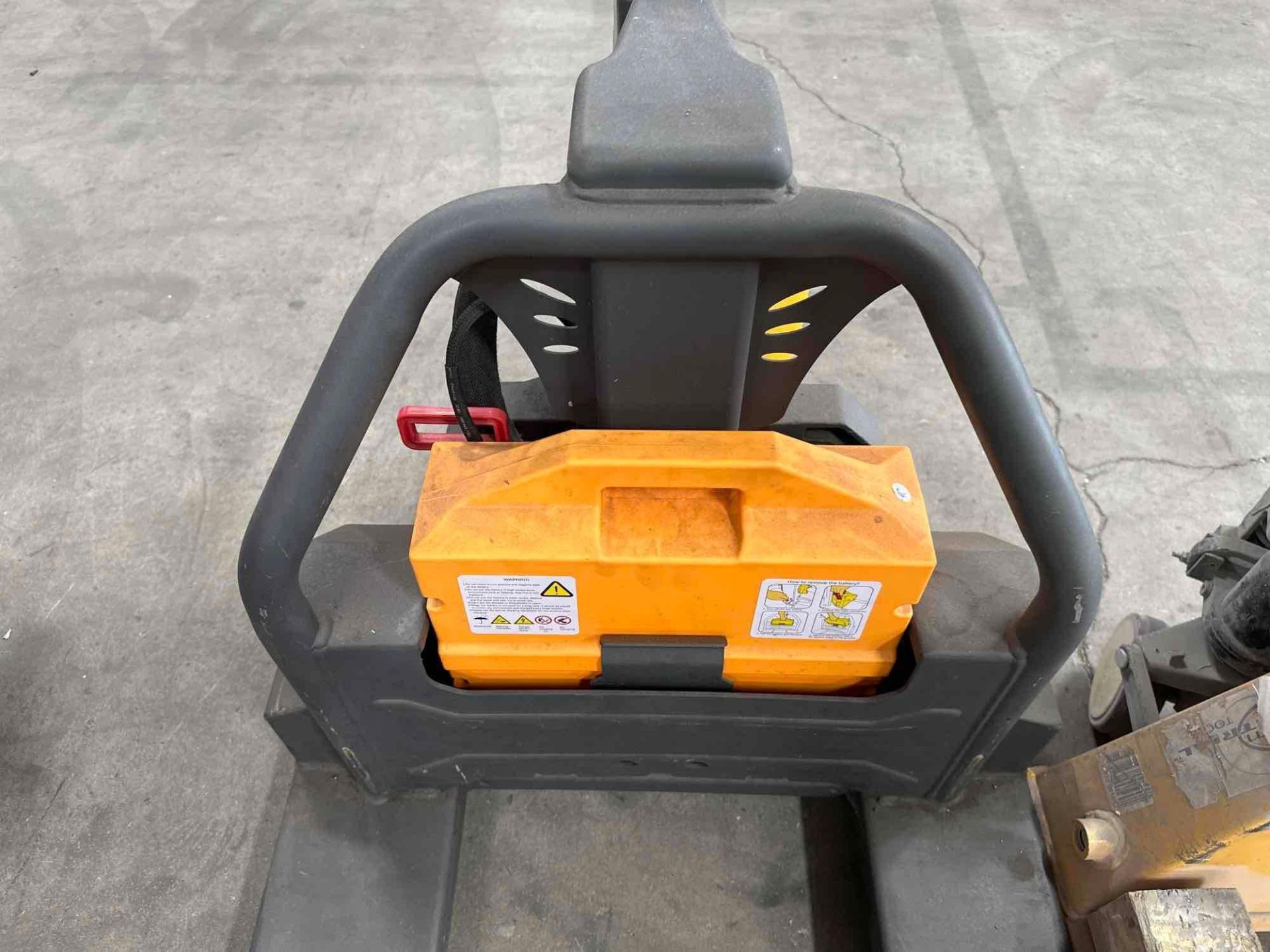 3300 Lbs. Capacity Electric Pallet Jack - Image 4 of 5