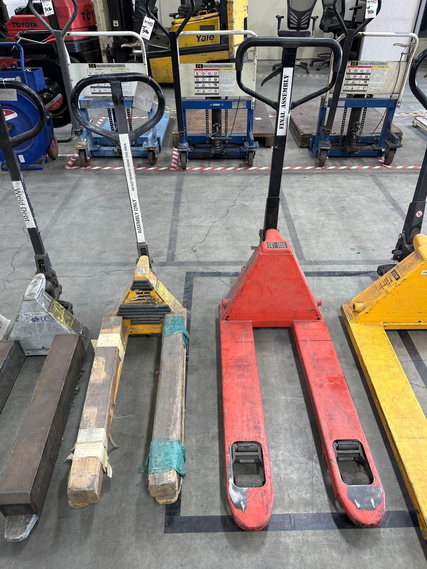 Mighty Lift and U-Line Pallet Jacks - Image 2 of 3