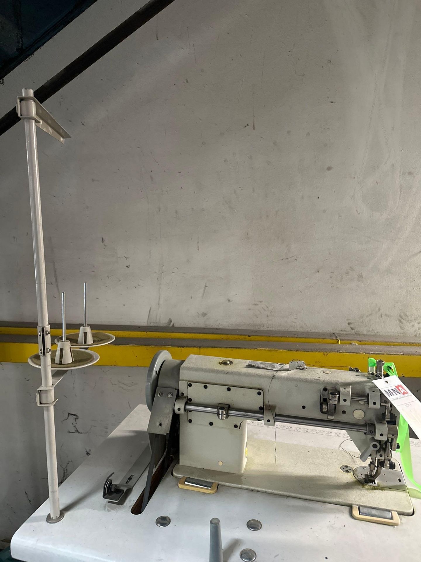 Consew 205RB Industrial Lockstitch Sewing Machine