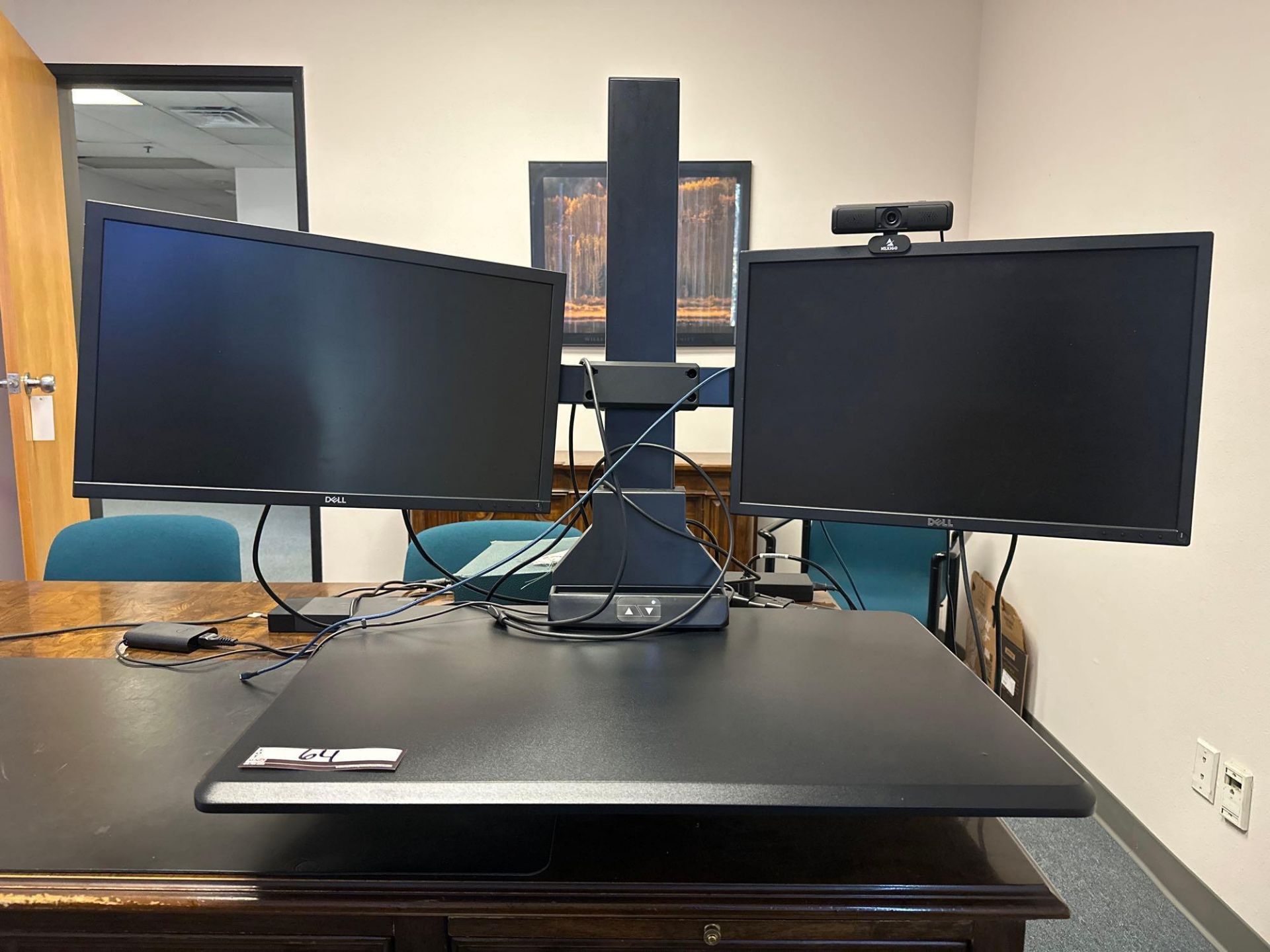 2 Monitors w/ Electric Lift