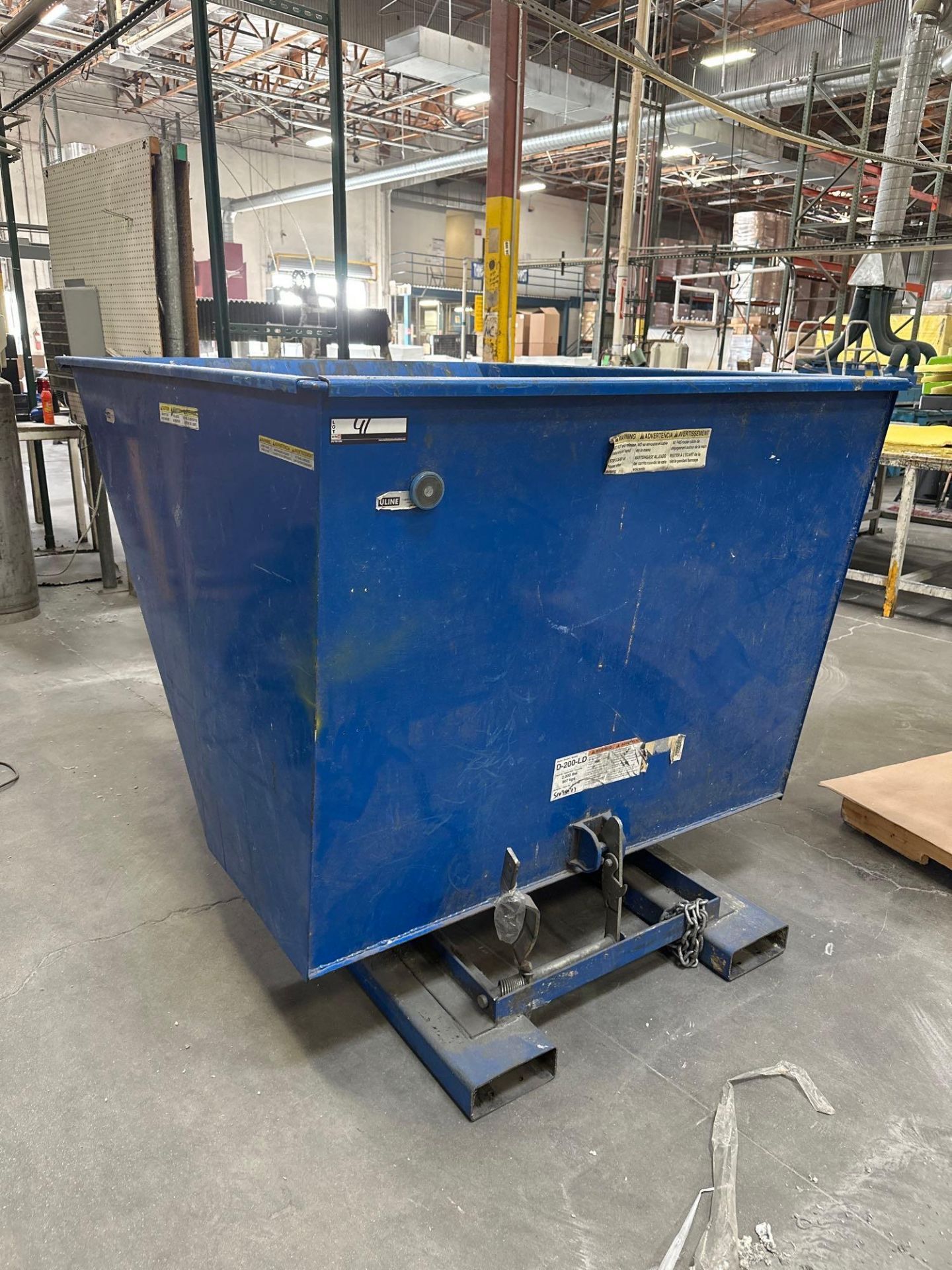 2000lbs D-200-LD Tilt Hopper