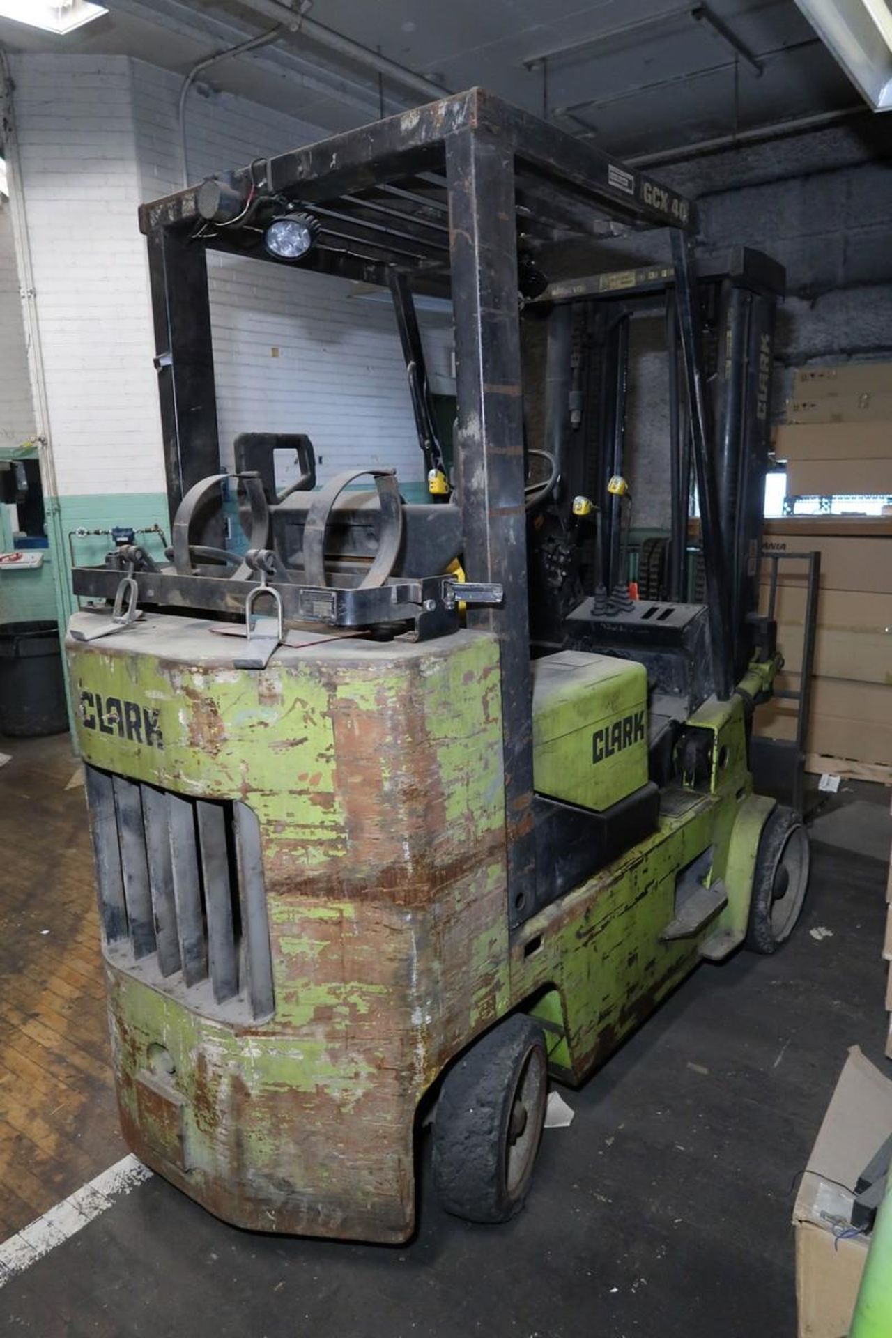 Clark GCX 40 7200 Lb. LP Fork Truck - Image 3 of 8