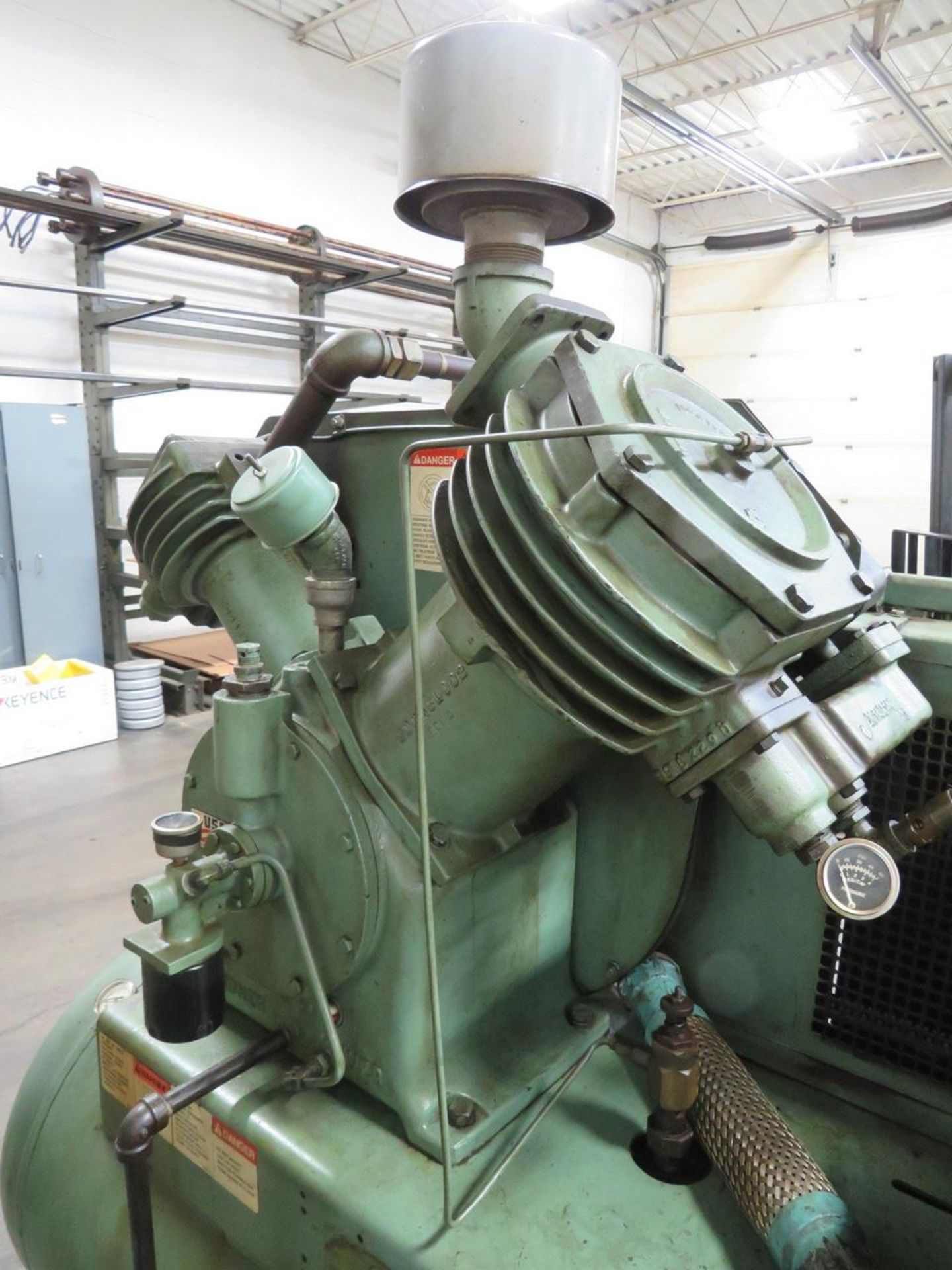 GARDNER DENVER APLRKA 20-HP TWIN HORIZONTAL TANK MOUNTED AIR COMPRESSOR - Image 7 of 9