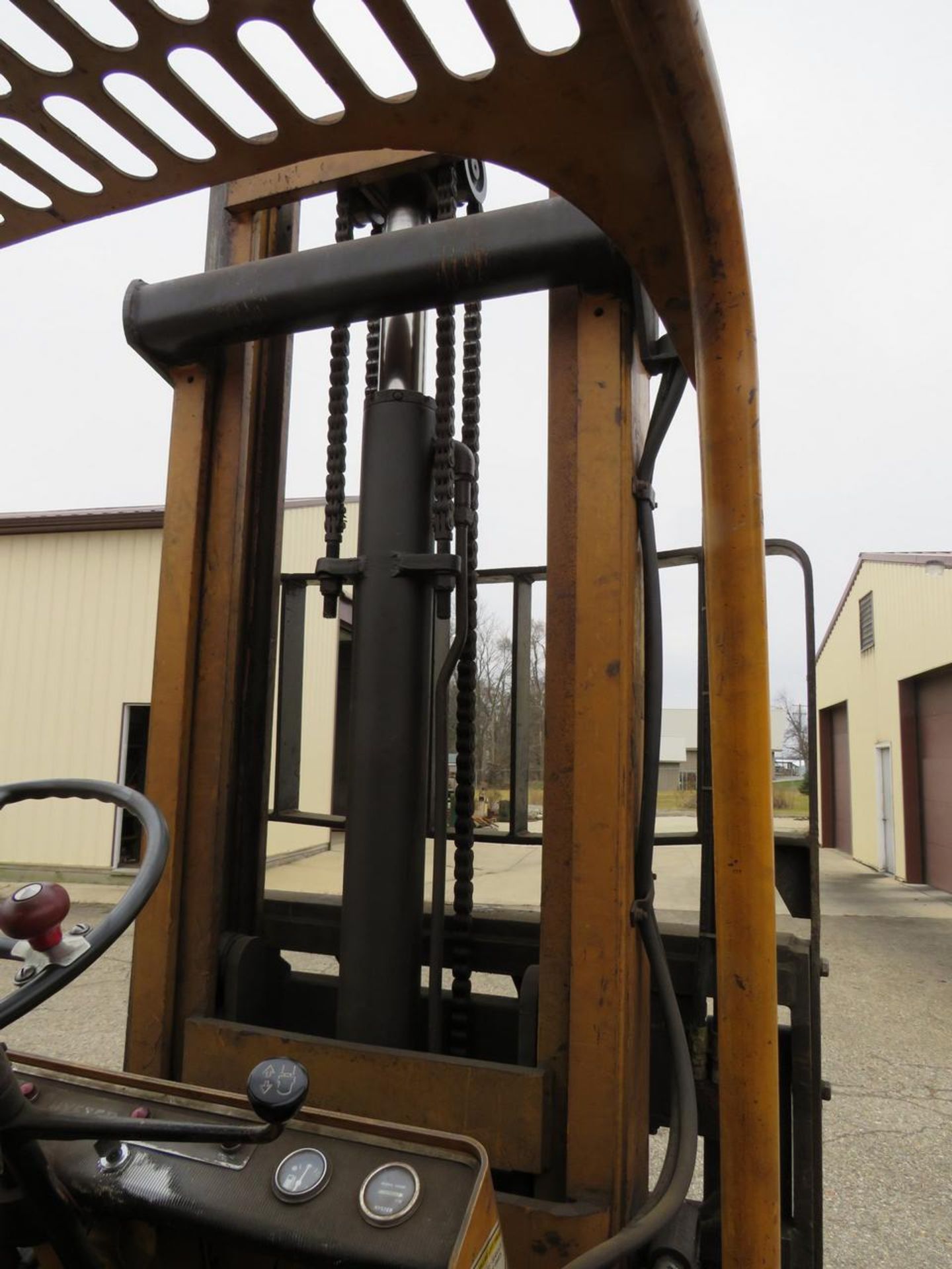 HYSTER H80C 8,000 LB. CAPACAITY GASOLINE POWERED FORKLIFT - Image 14 of 18