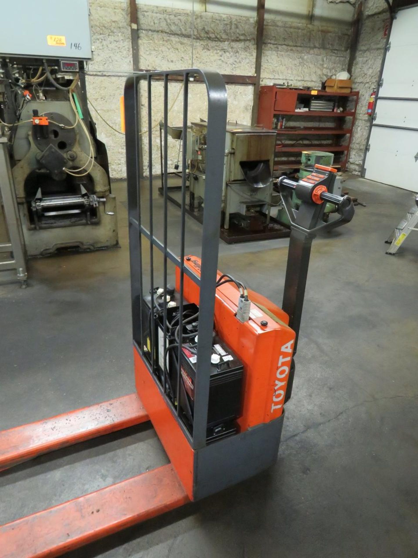 TOYOTA 6HBW20 4,000 LB. CAPACITY WALKIE ELECTRIC PALLET JACK - Image 7 of 8