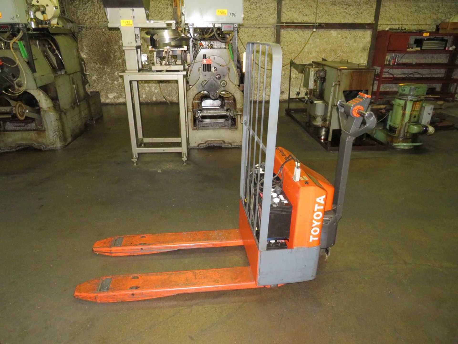 TOYOTA 6HBW20 4,000 LB. CAPACITY WALKIE ELECTRIC PALLET JACK - Image 6 of 8