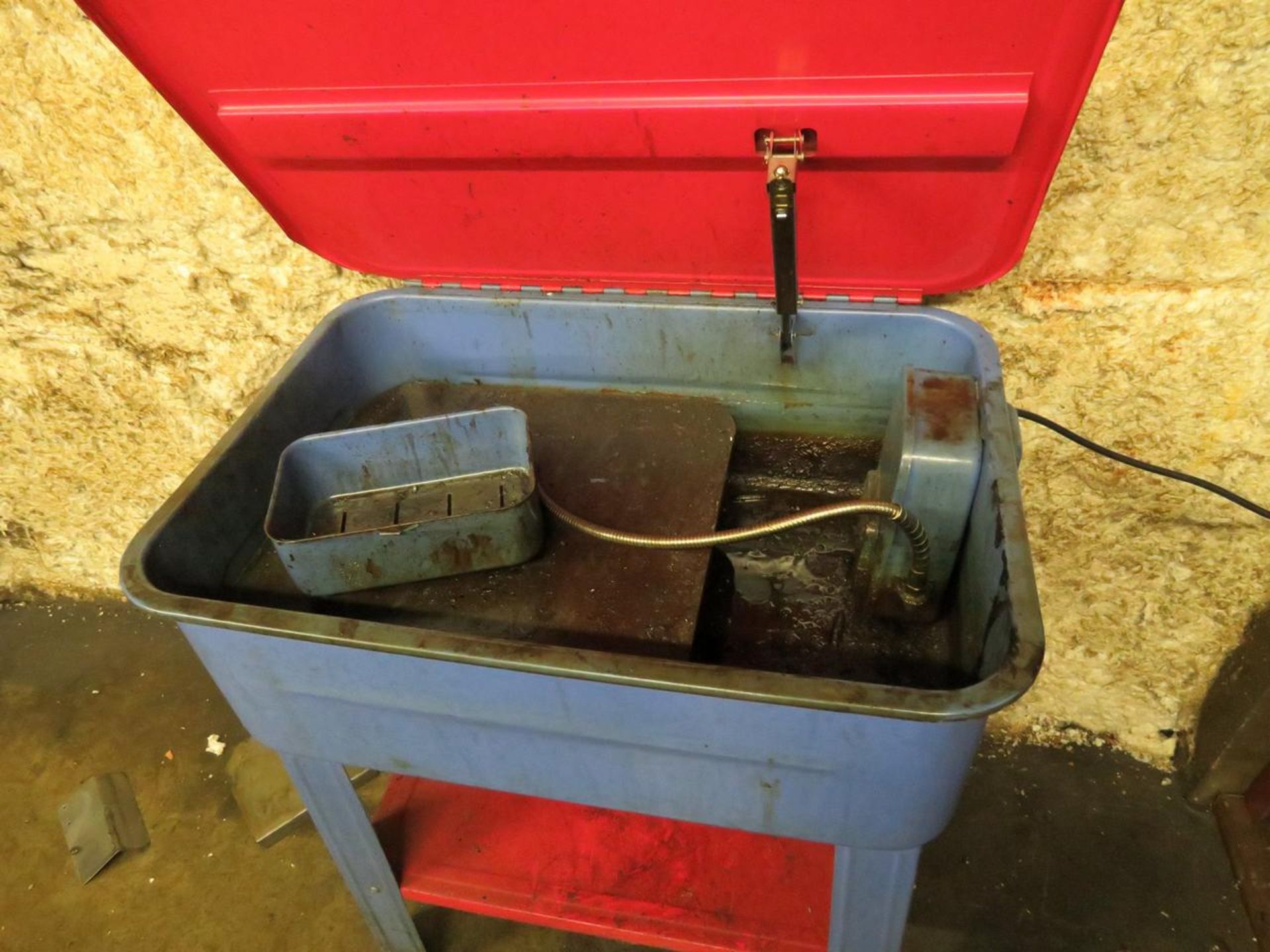 CENTRAL MACHINERY 20 GALLON PARTS WASHER WITH PUMP - Image 6 of 6