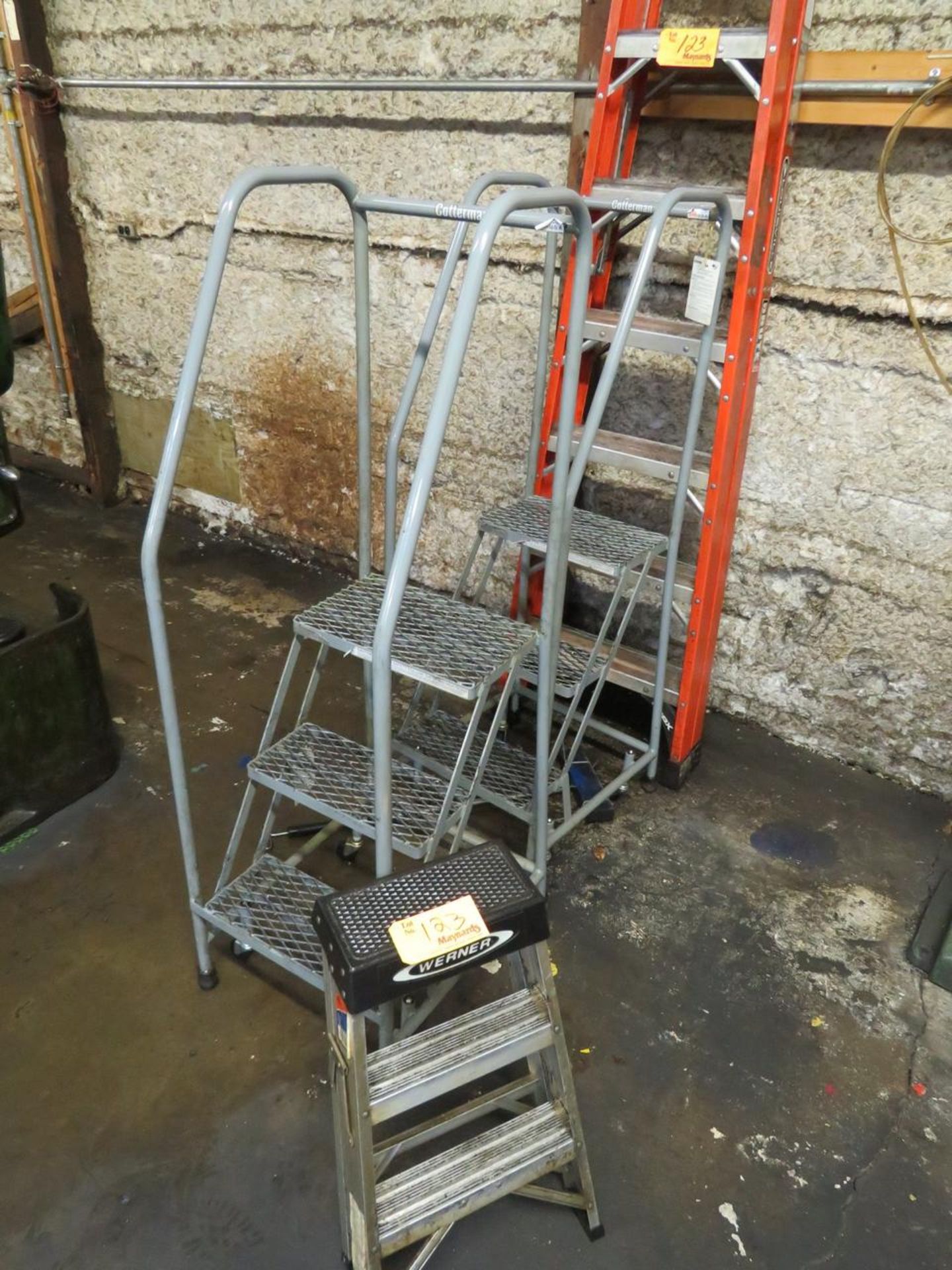 LOT OF LADDERS & ROLLING STAIRS - Image 5 of 7