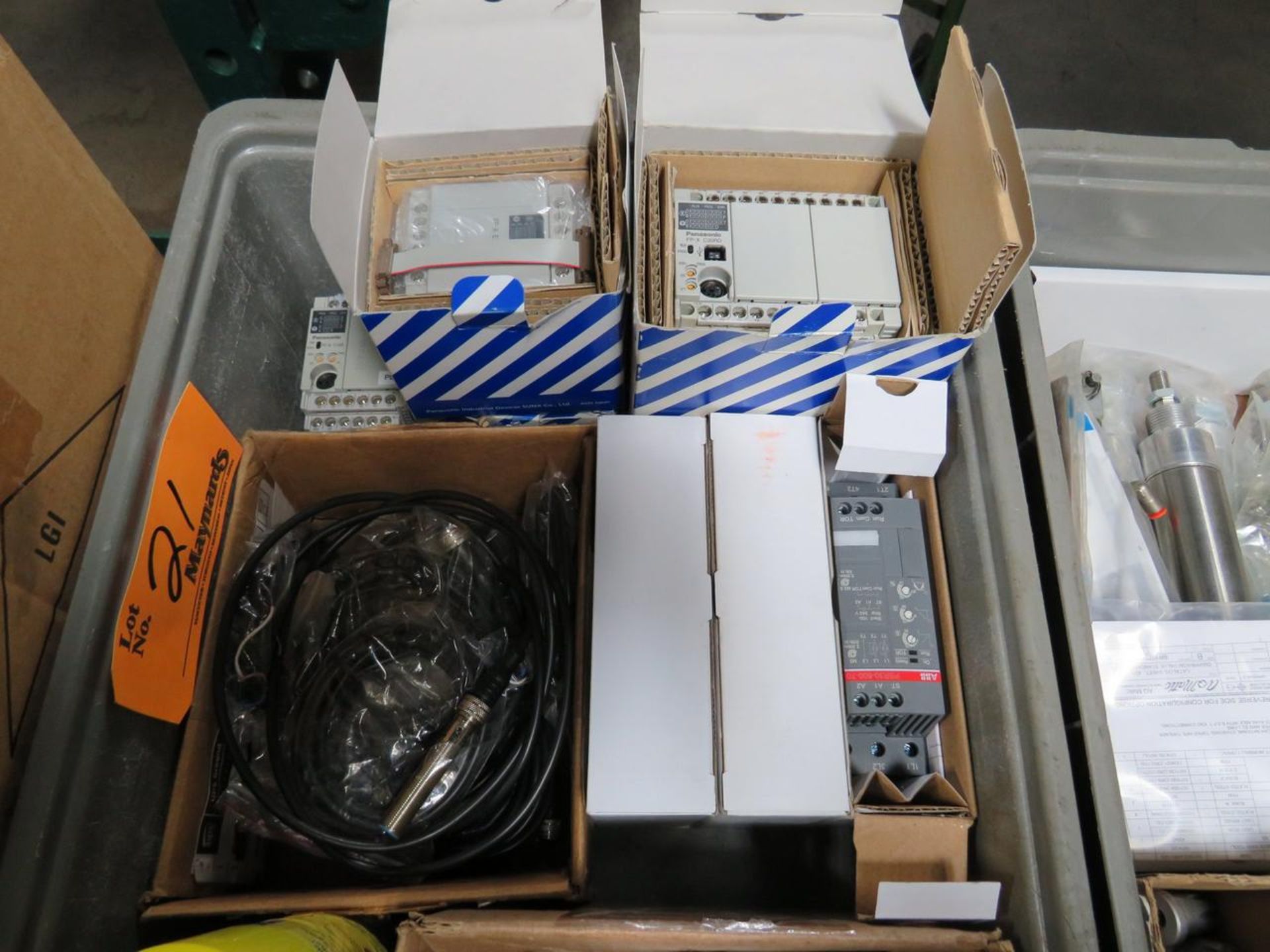 LOT OF PLANT ELECTRONICS & SUPPLIES - Image 2 of 15