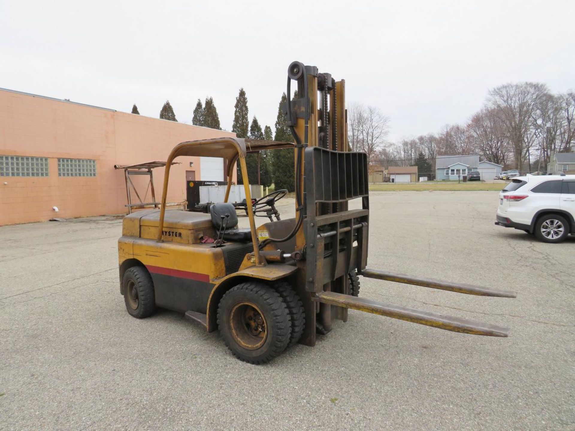 HYSTER H80C 8,000 LB. CAPACAITY GASOLINE POWERED FORKLIFT