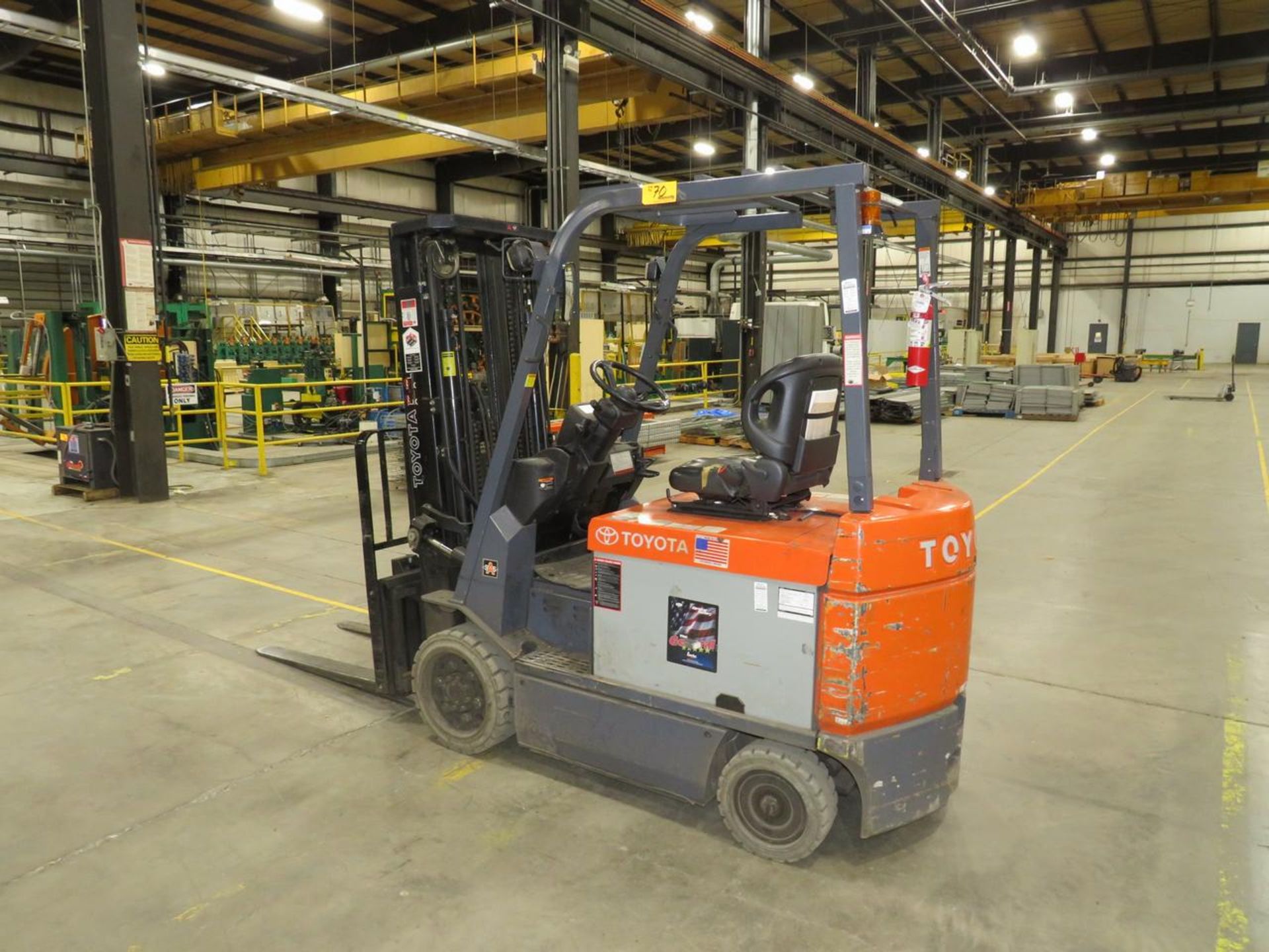 Toyota 7FBCU32 5,750 Lb Capacity Electric Forklift - Image 4 of 21