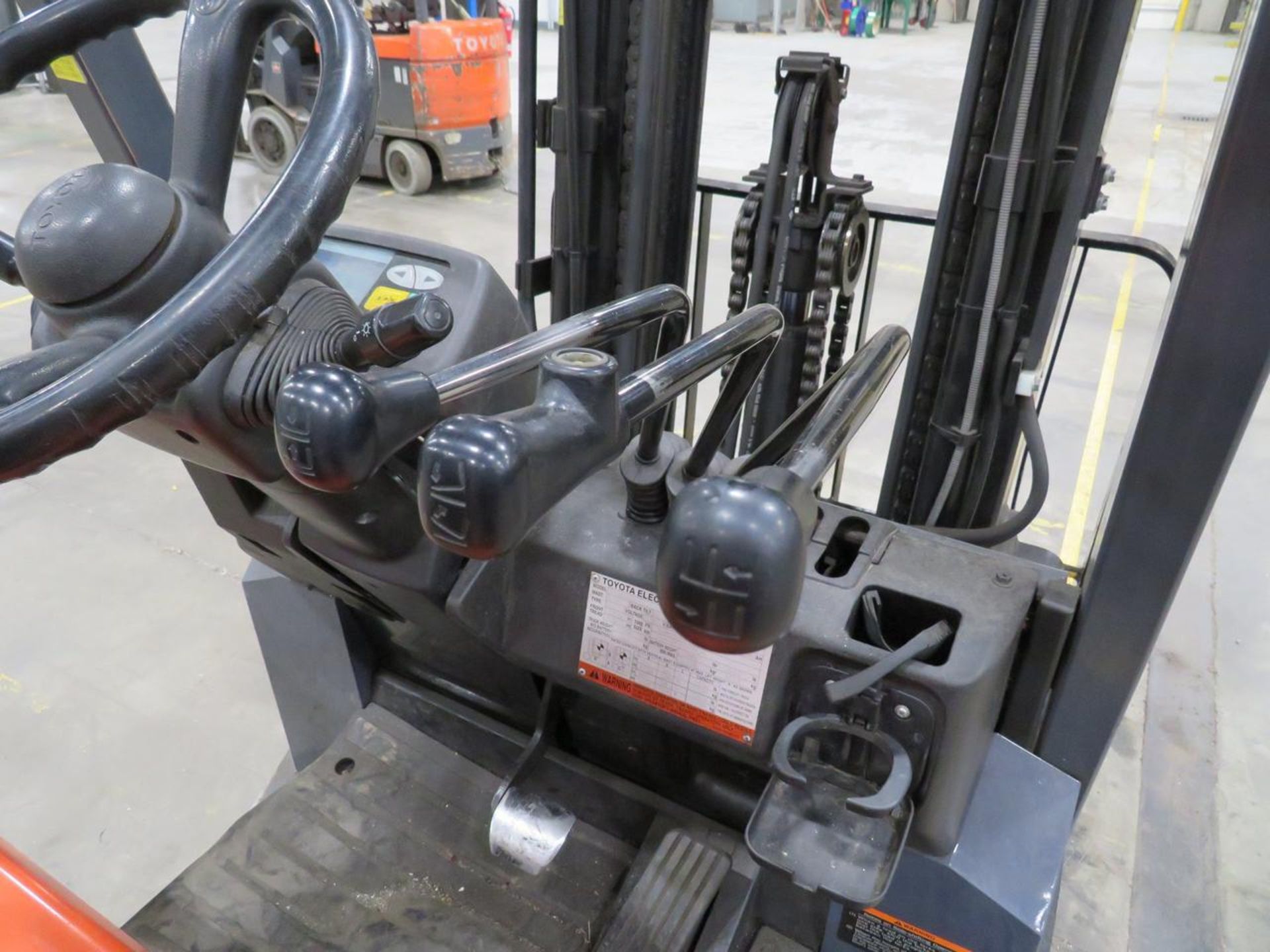 Toyota 7FBCU32 5,750 Lb Capacity Electric Forklift - Image 17 of 21