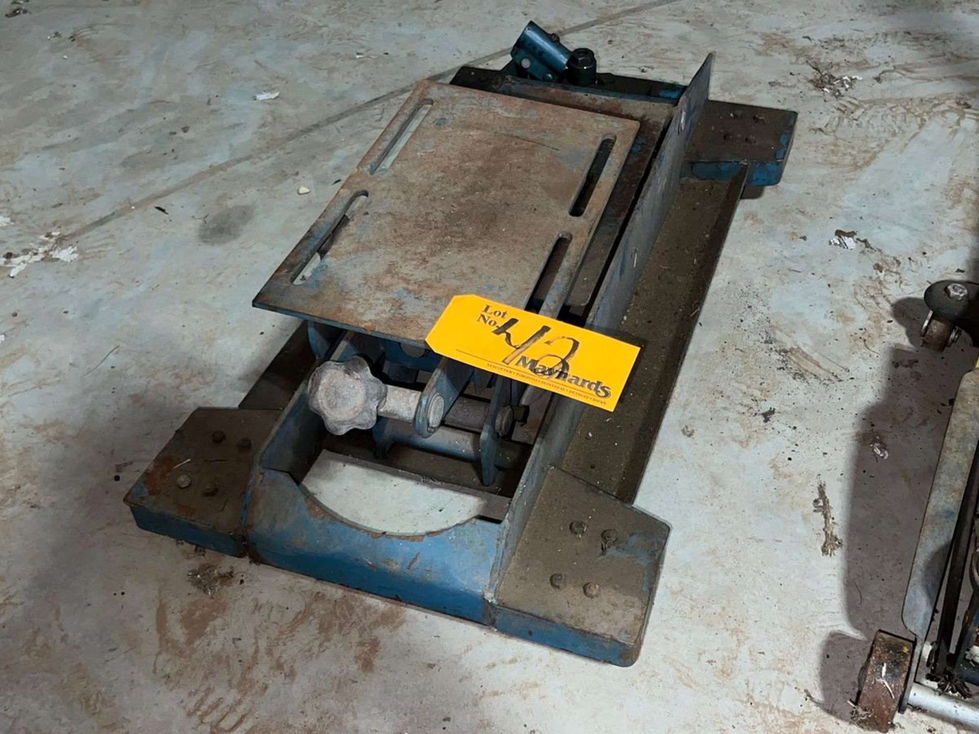 Dayton 1/2-Ton Transmission Jack