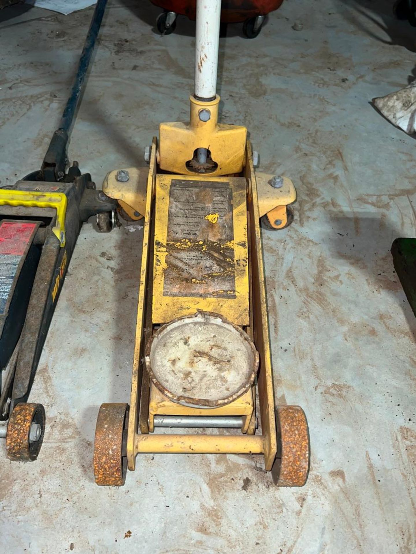 3-Ton Hydraulic Floor Jack - Image 2 of 3