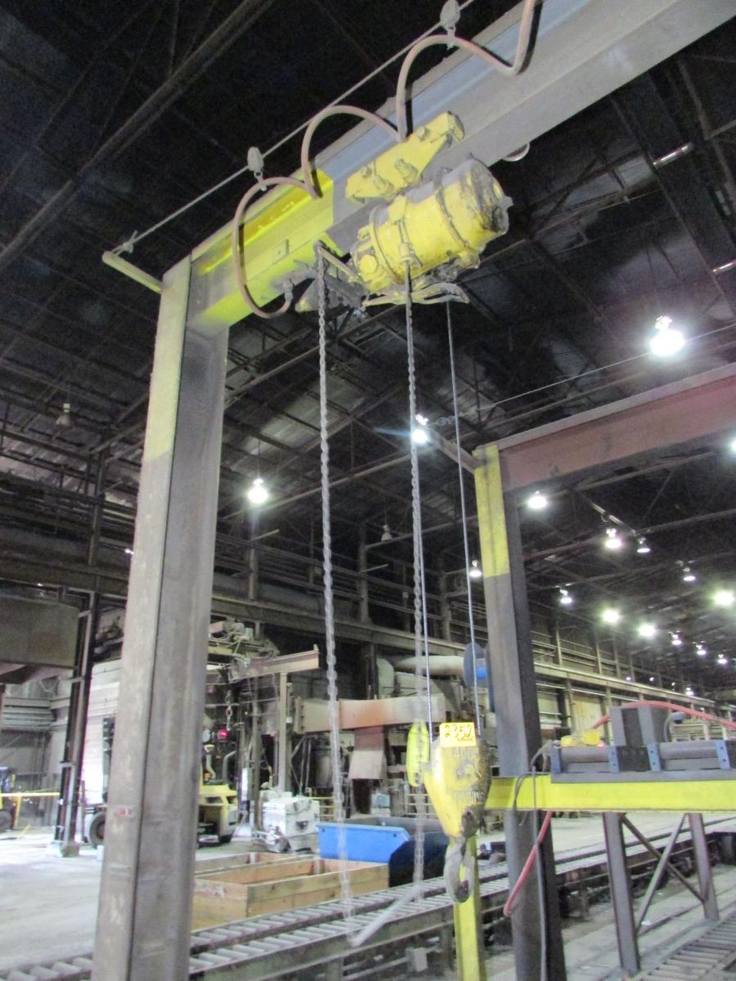 Pneumatic 4000 lb. Braided Cable Hoist