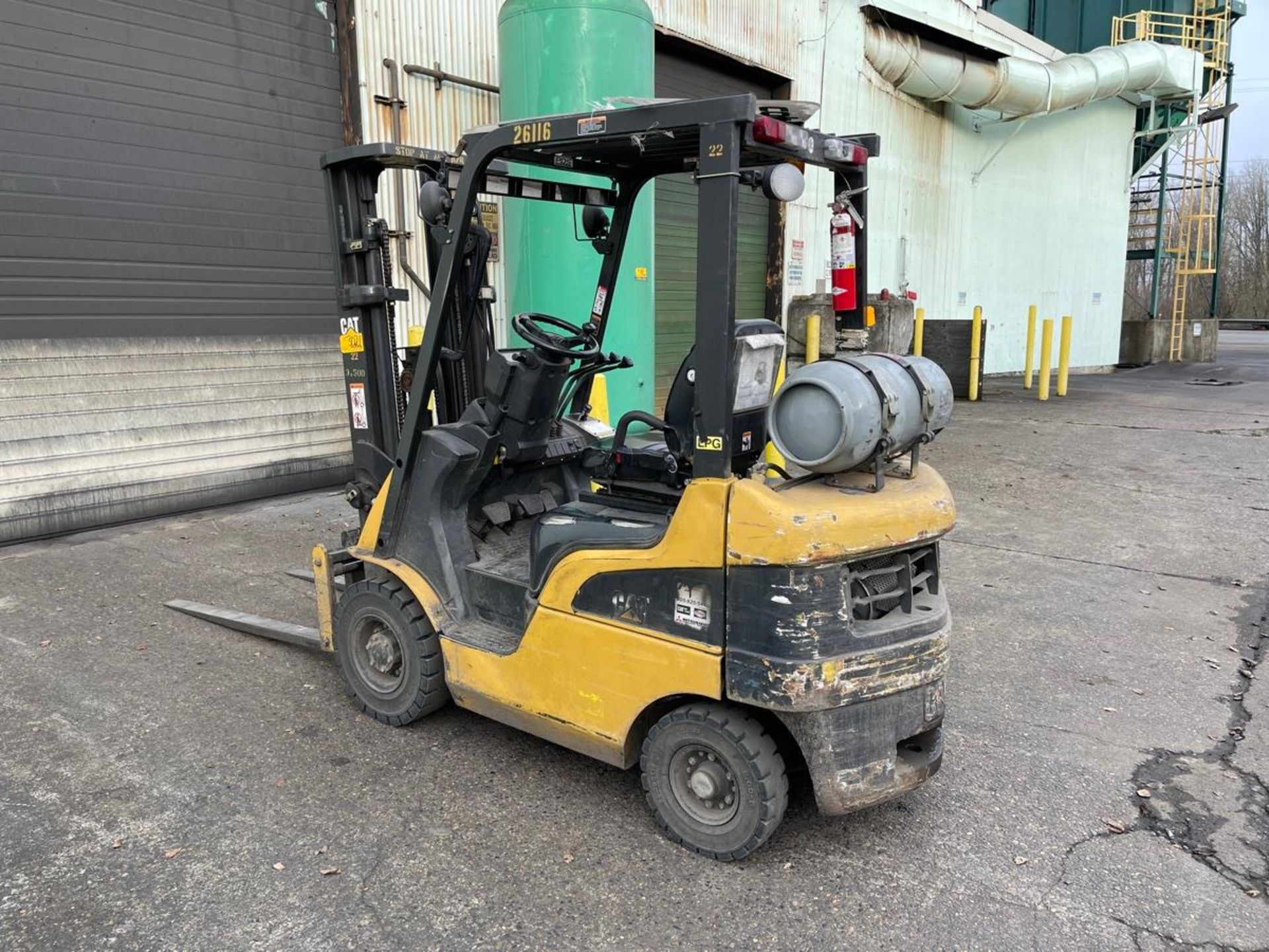 CAT Model P3500 2,450 Lb. Capacity LP Fork Truck [Late Delivery] - Image 4 of 7