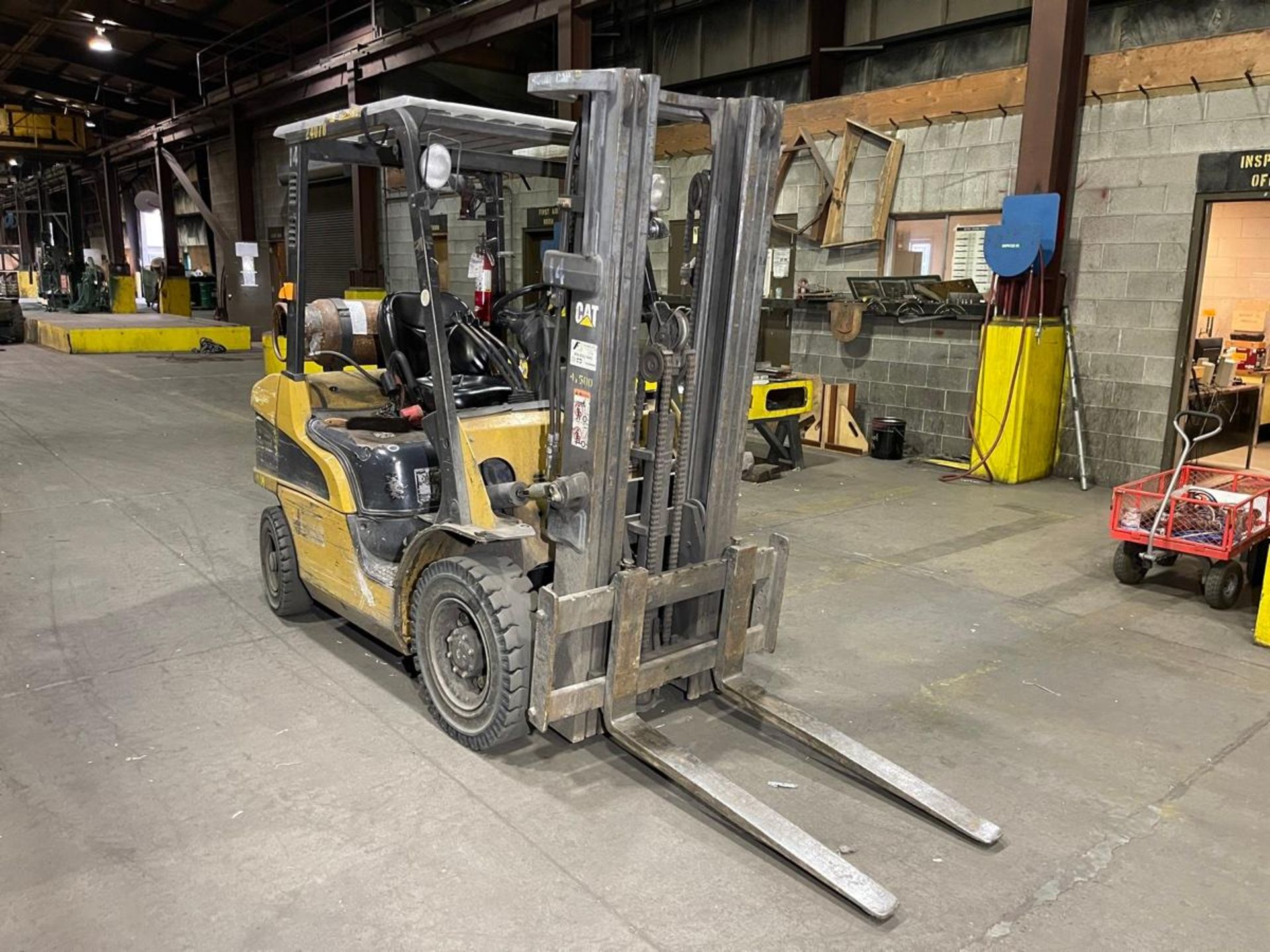 CAT Model P5000 4,500 Lb. LP Fork Truck [Late Delivery] - Image 2 of 9