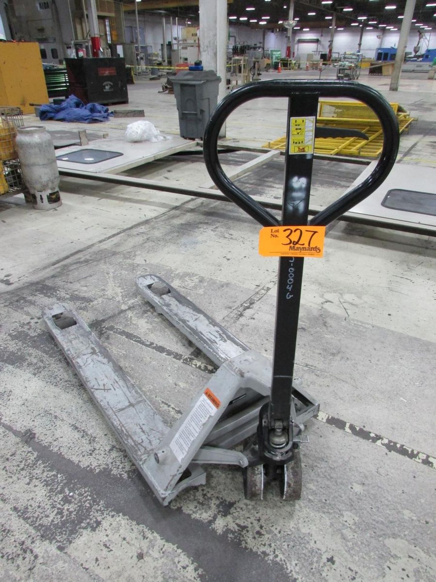 Strongway 5500lb. Standard Fork Pallet Truck