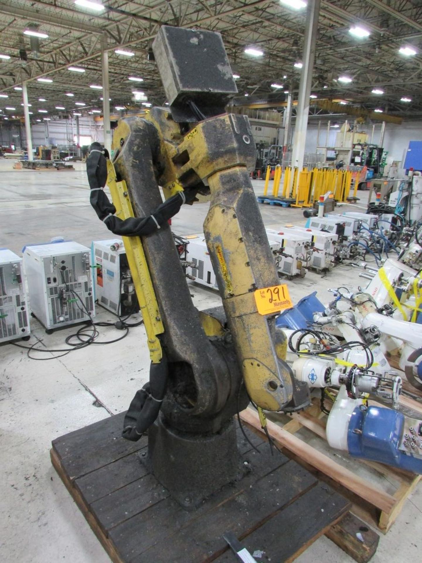 2009 Fanuc M-20iA Industrial Robot