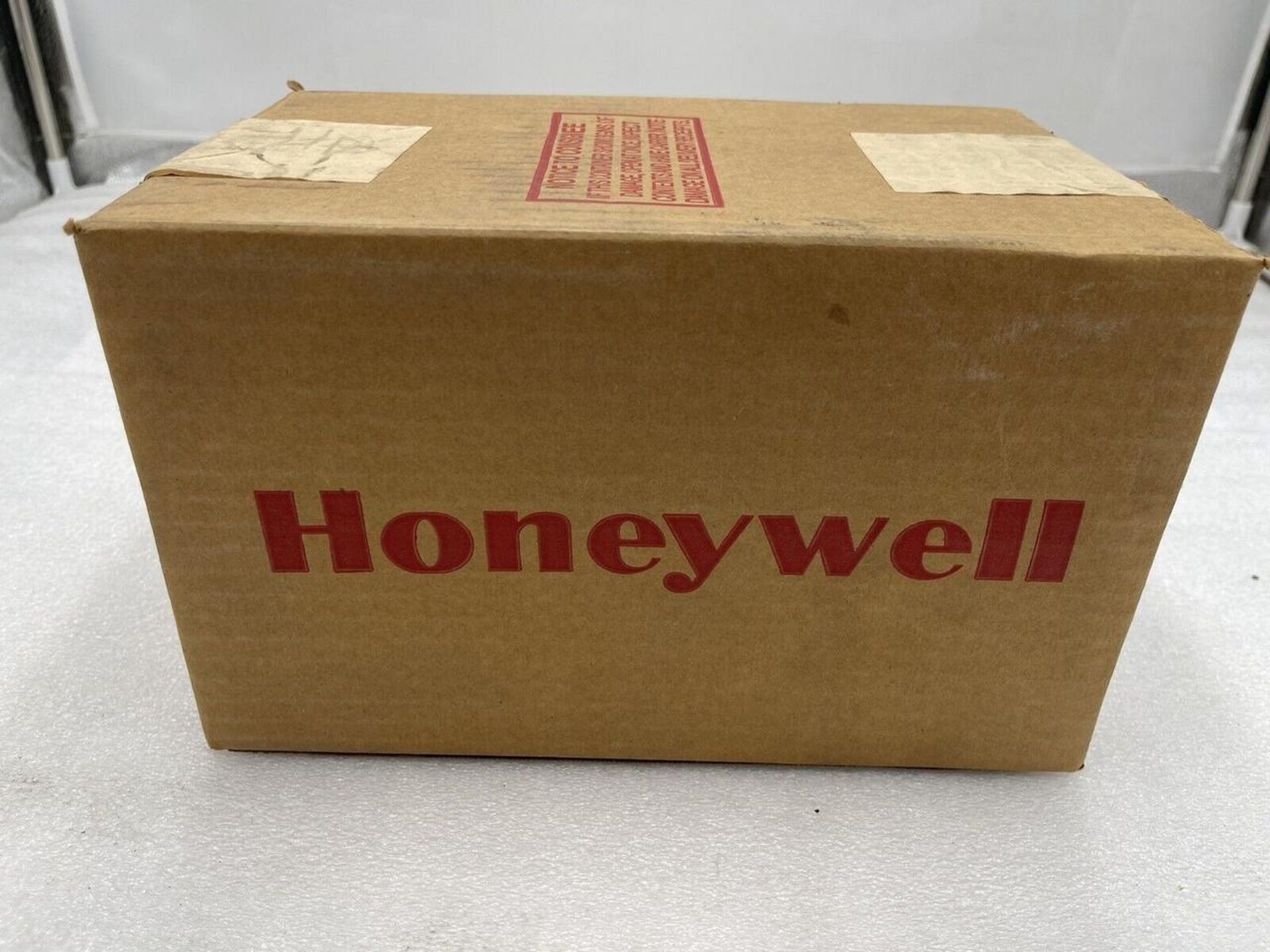 NEW Honeywell C7061A1012 UV Flame Detector C7061A1012 - Image 3 of 3