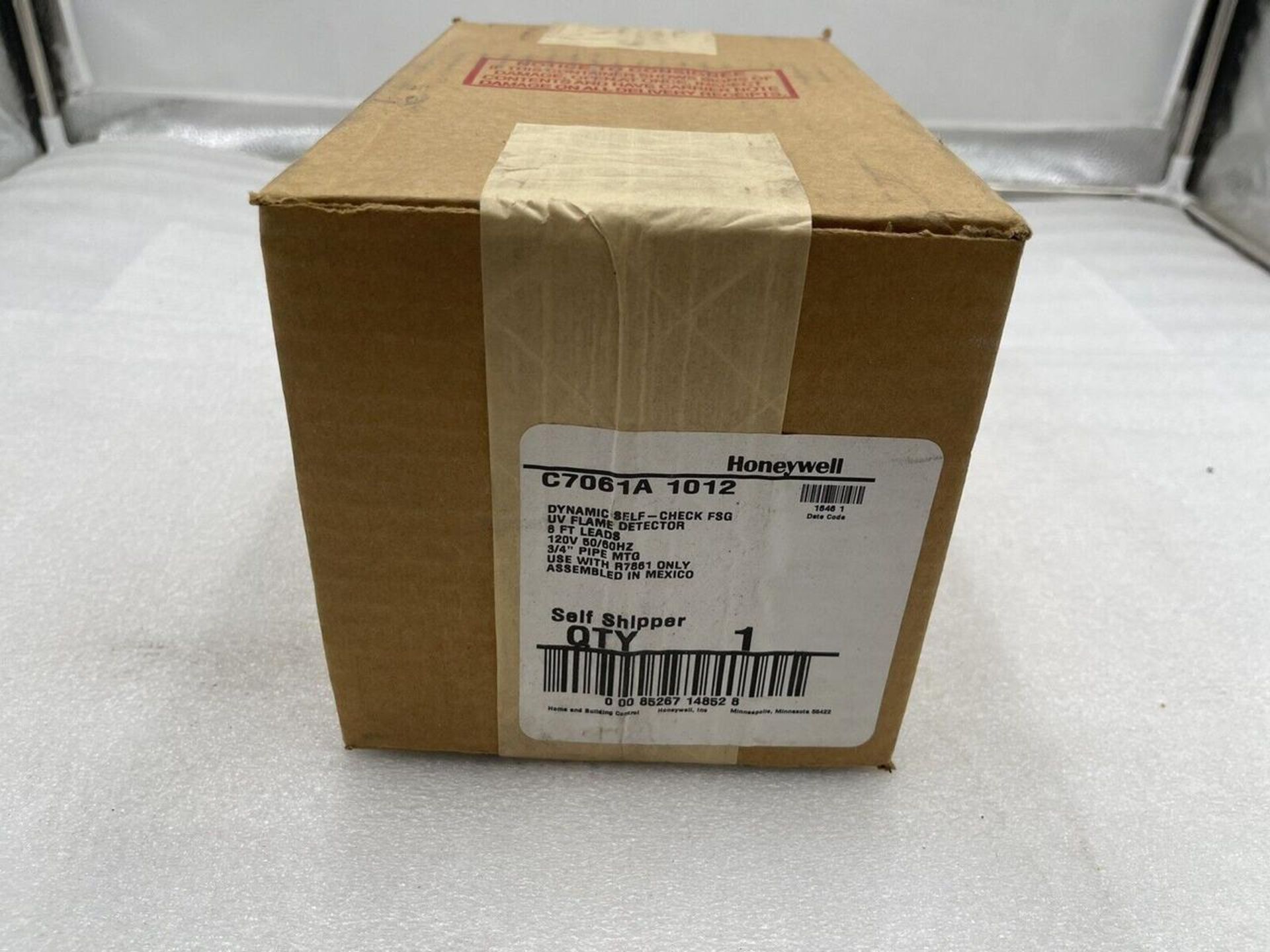 NEW Honeywell C7061A1012 UV Flame Detector C7061A1012