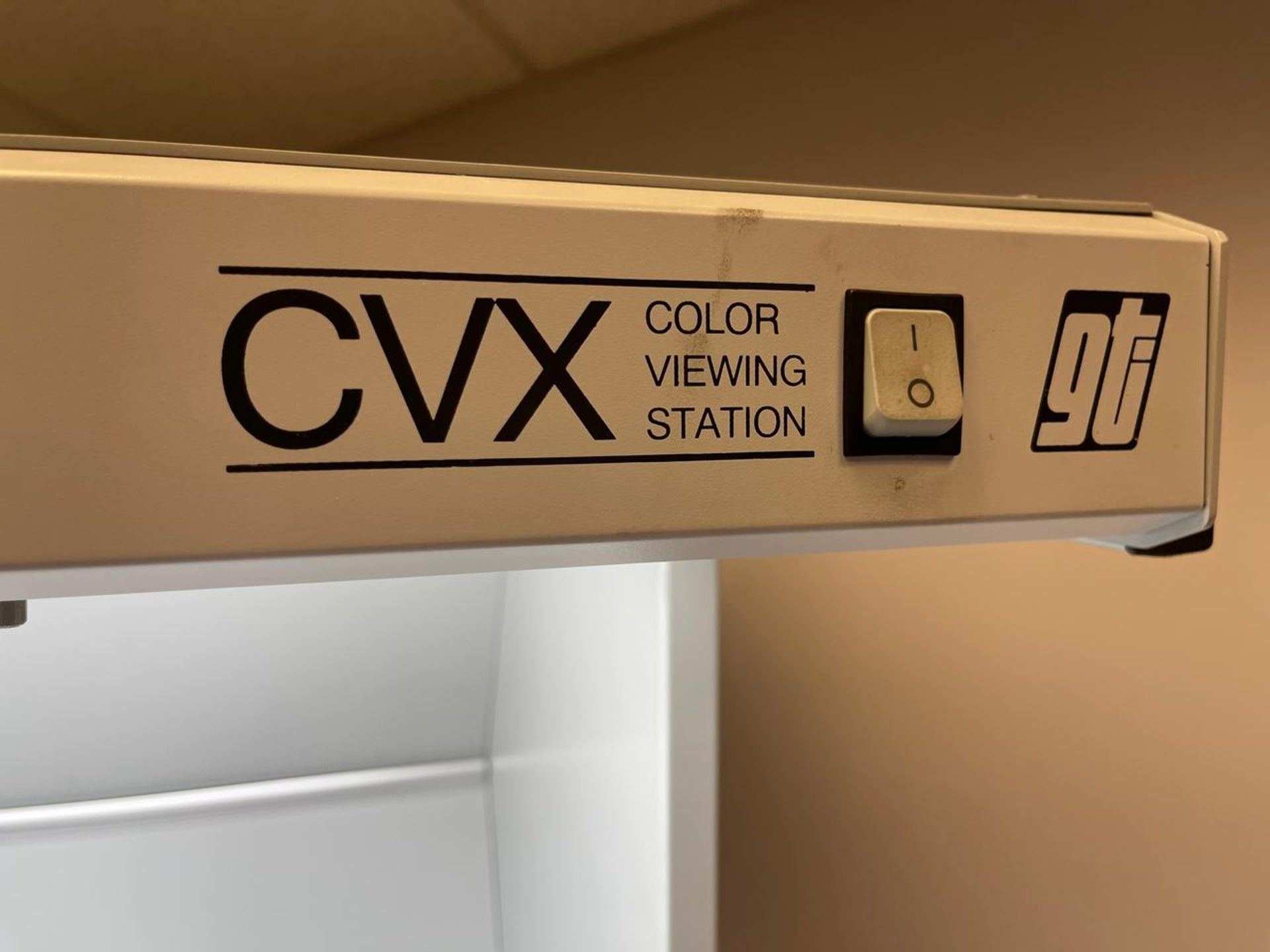 GTI GRAPHICLITE CVX COLOR VIEWING STATION - Image 2 of 3