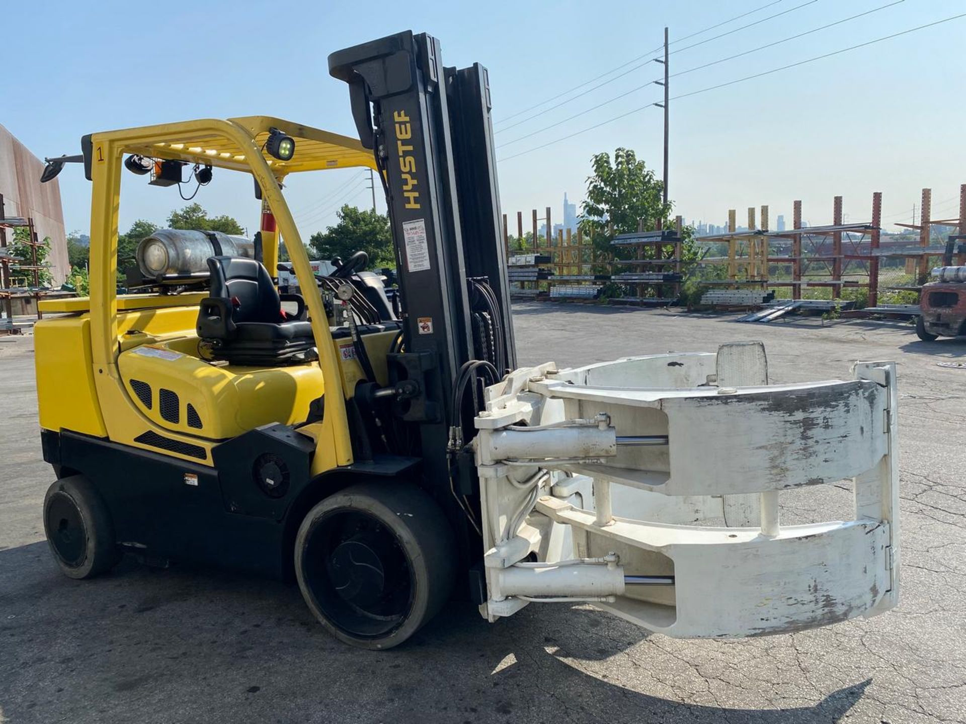 13,500 POUND HYSTER MDL S135FT FORKLIFT ROLL CLAMP TRUCK