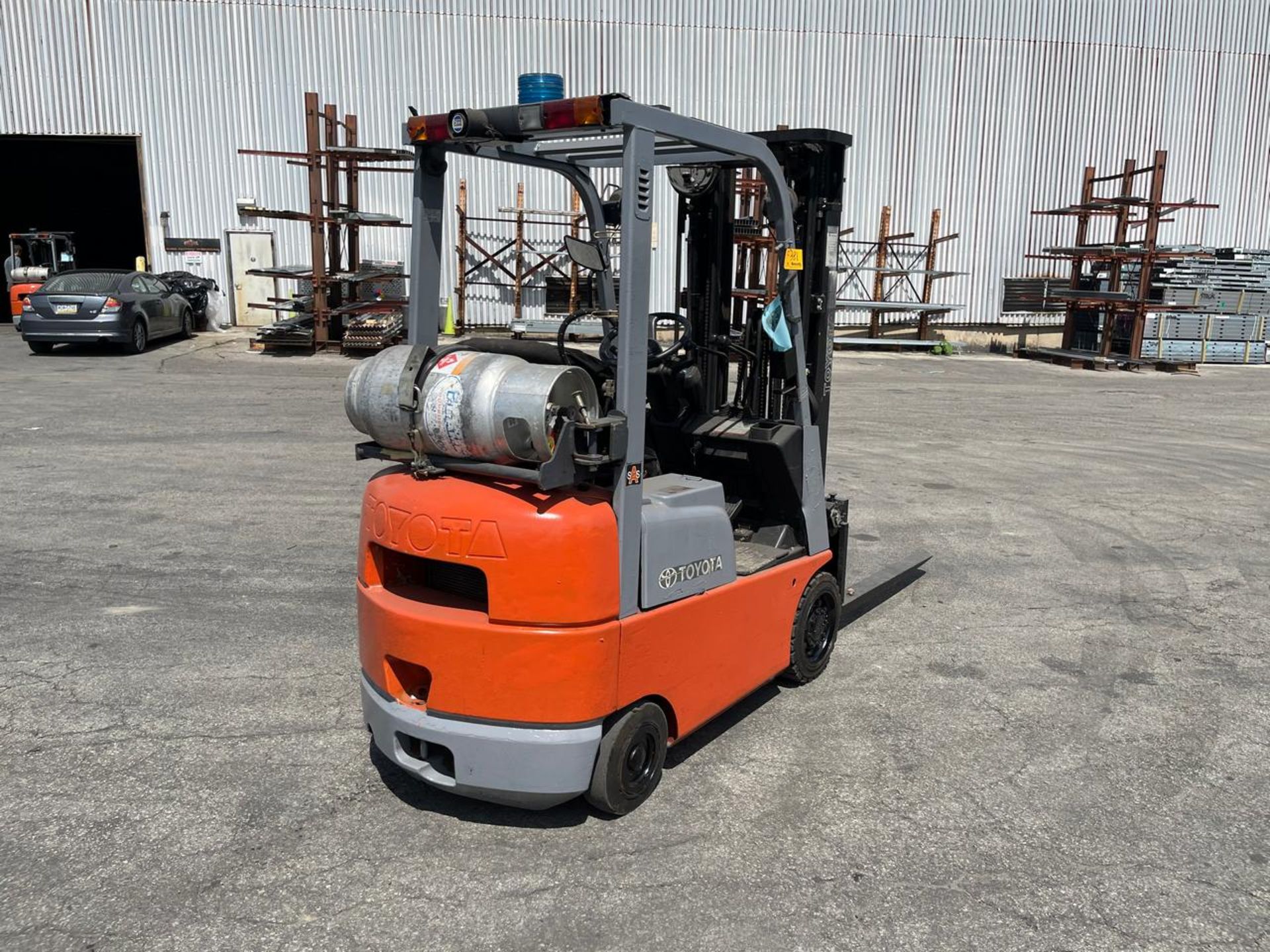 TOYOTA 7FGCU15 3000LB CAPACITY FORKLIFT W/ SIDE SHIFT - Image 2 of 13