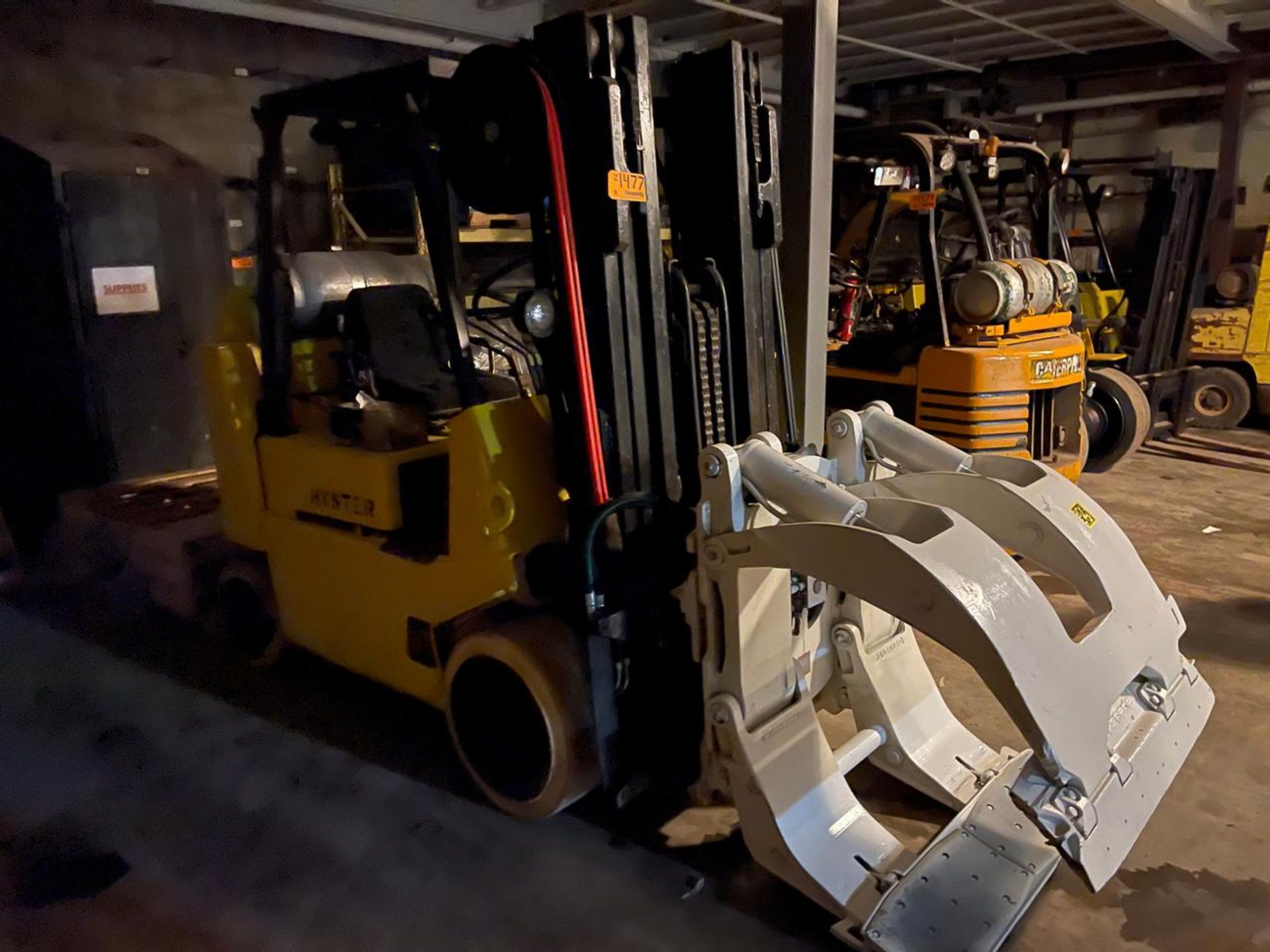 8,000 POUND HYSTER PAPER ROLL CLAMP FORKLIFT TRUCK