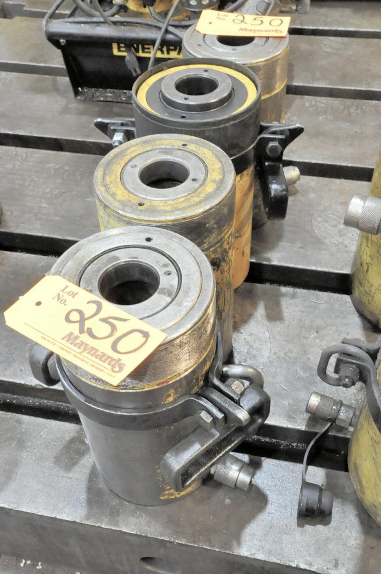 Lot of (4) 60 Ton Hydraulic Cylinders