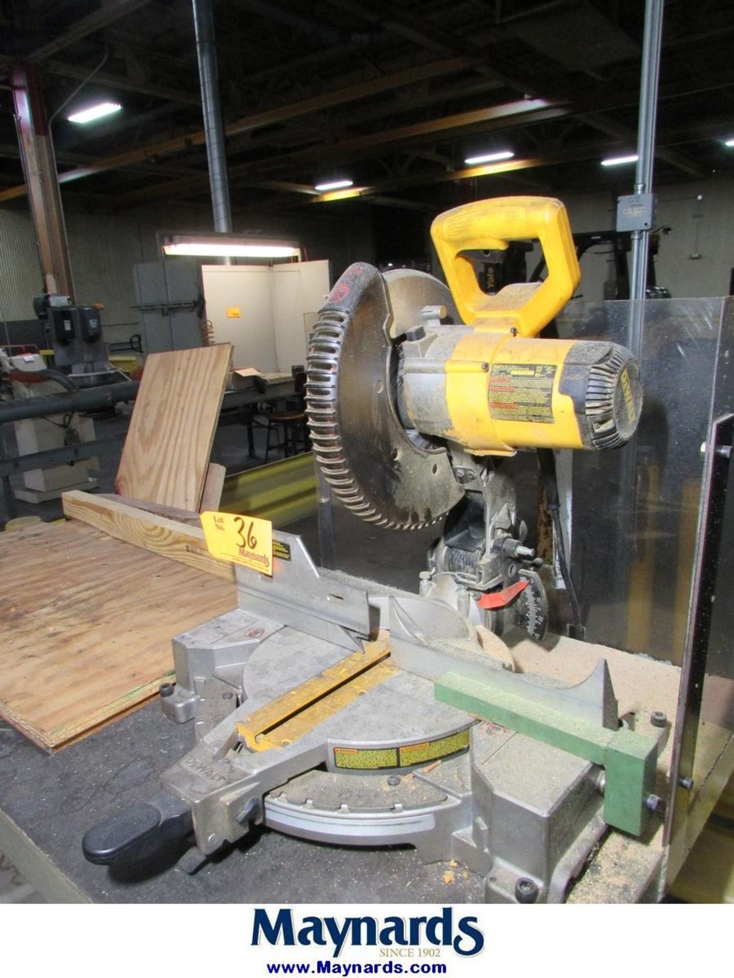 DeWalt DW713 10" Compound Miter Saw - Image 2 of 7