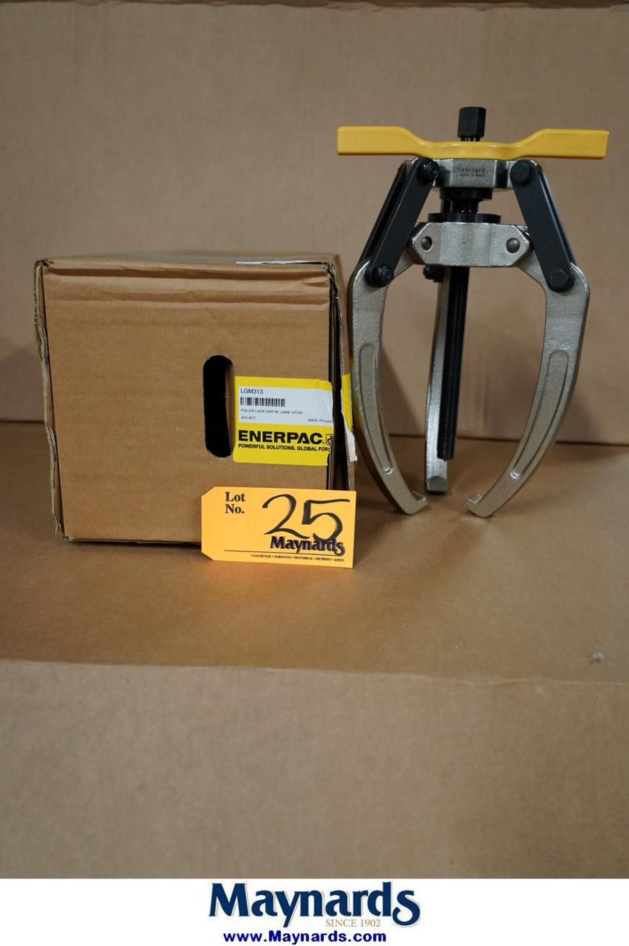 Enerpac LGM313 13 Ton 3 Jaw Mechanical Lock Grip Puller