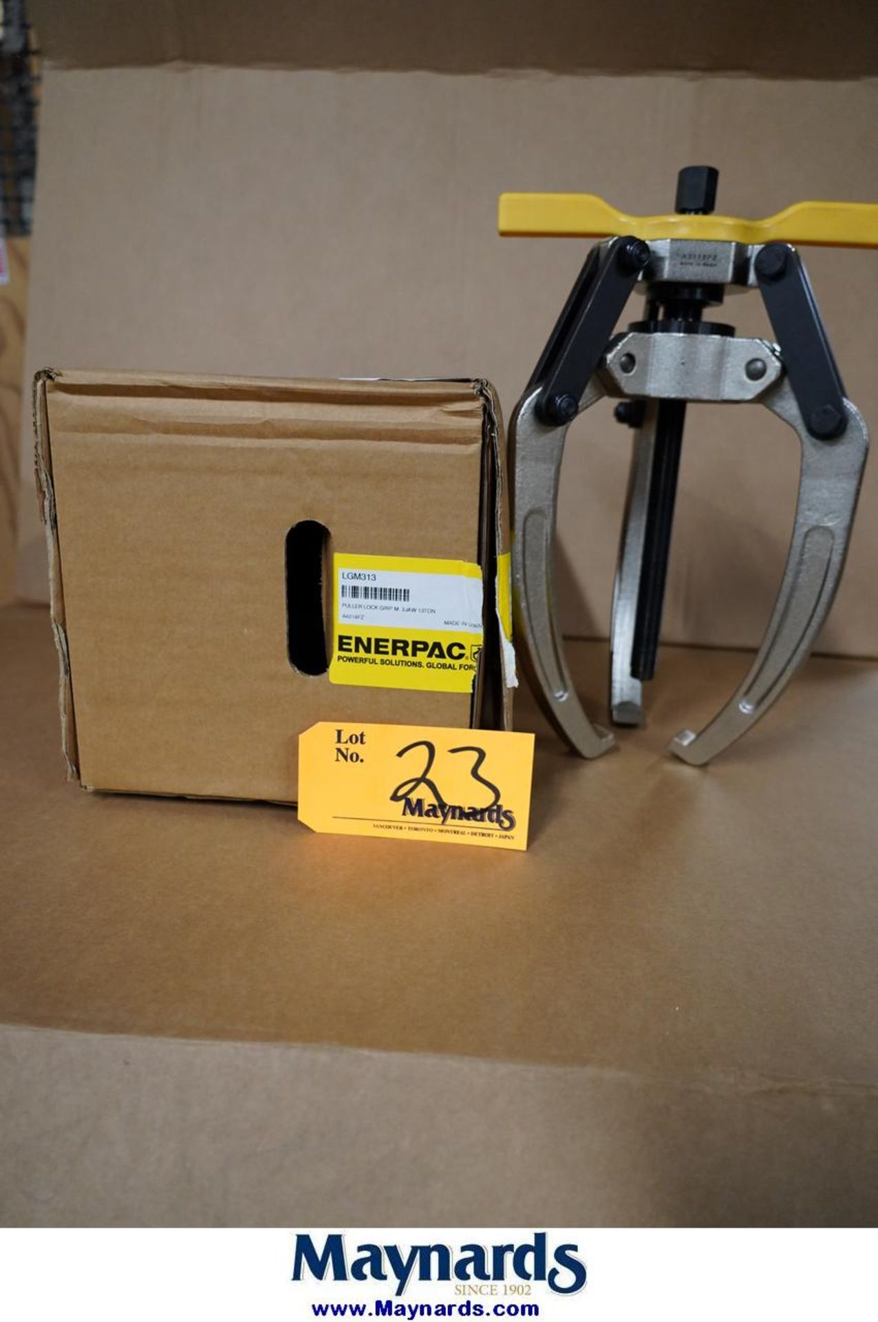 Enerpac LGM313 13 Ton 3 Jaw Mechanical Lock Grip Puller