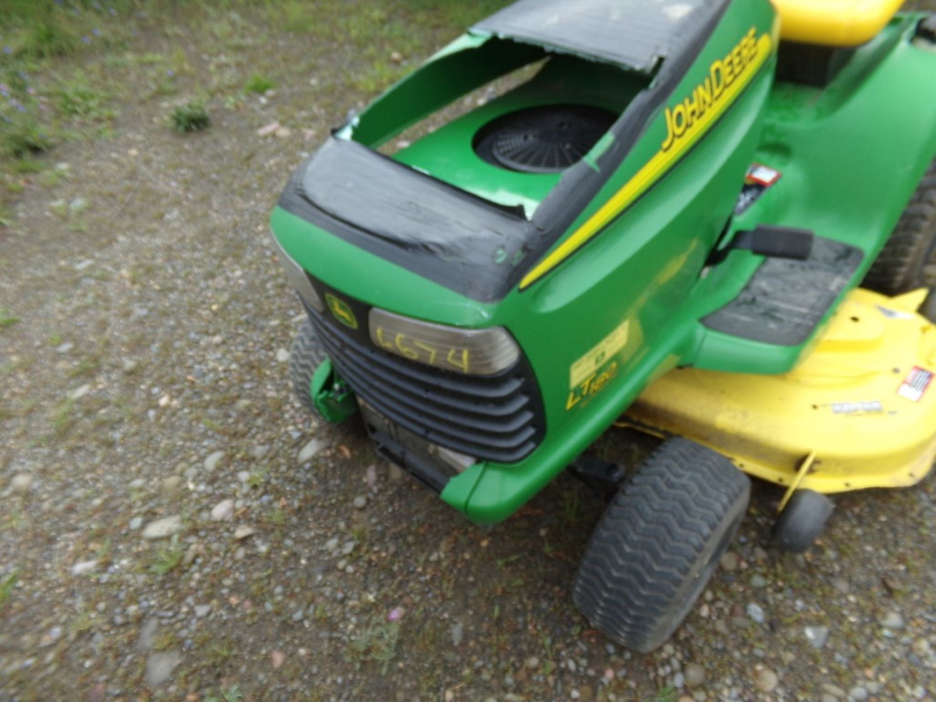 John Deere LT180 Riding Mower, 48'' Deck, 17 HP V - Twin Engine, HOOD BROKEN