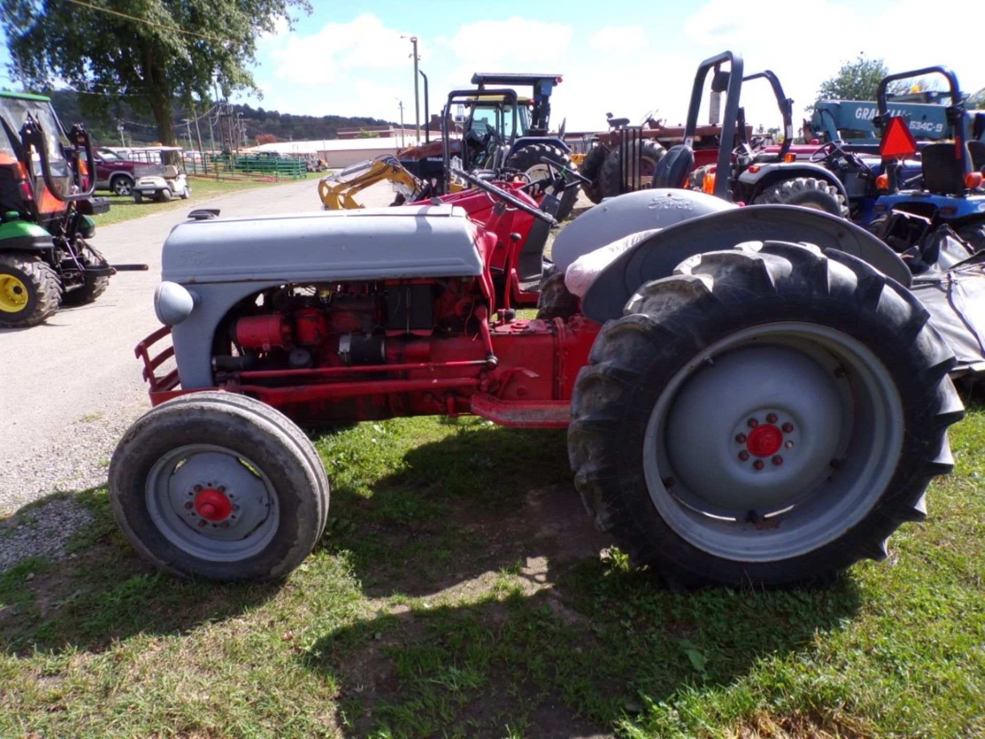 Ford 8N Tractor, Manual Trans. Good Rubber, 2372 Hours, (5434)